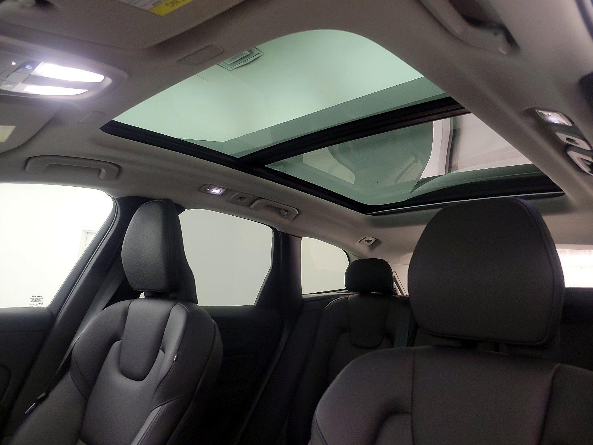 Thumbnail: 2023 Volvo XC60 - 20