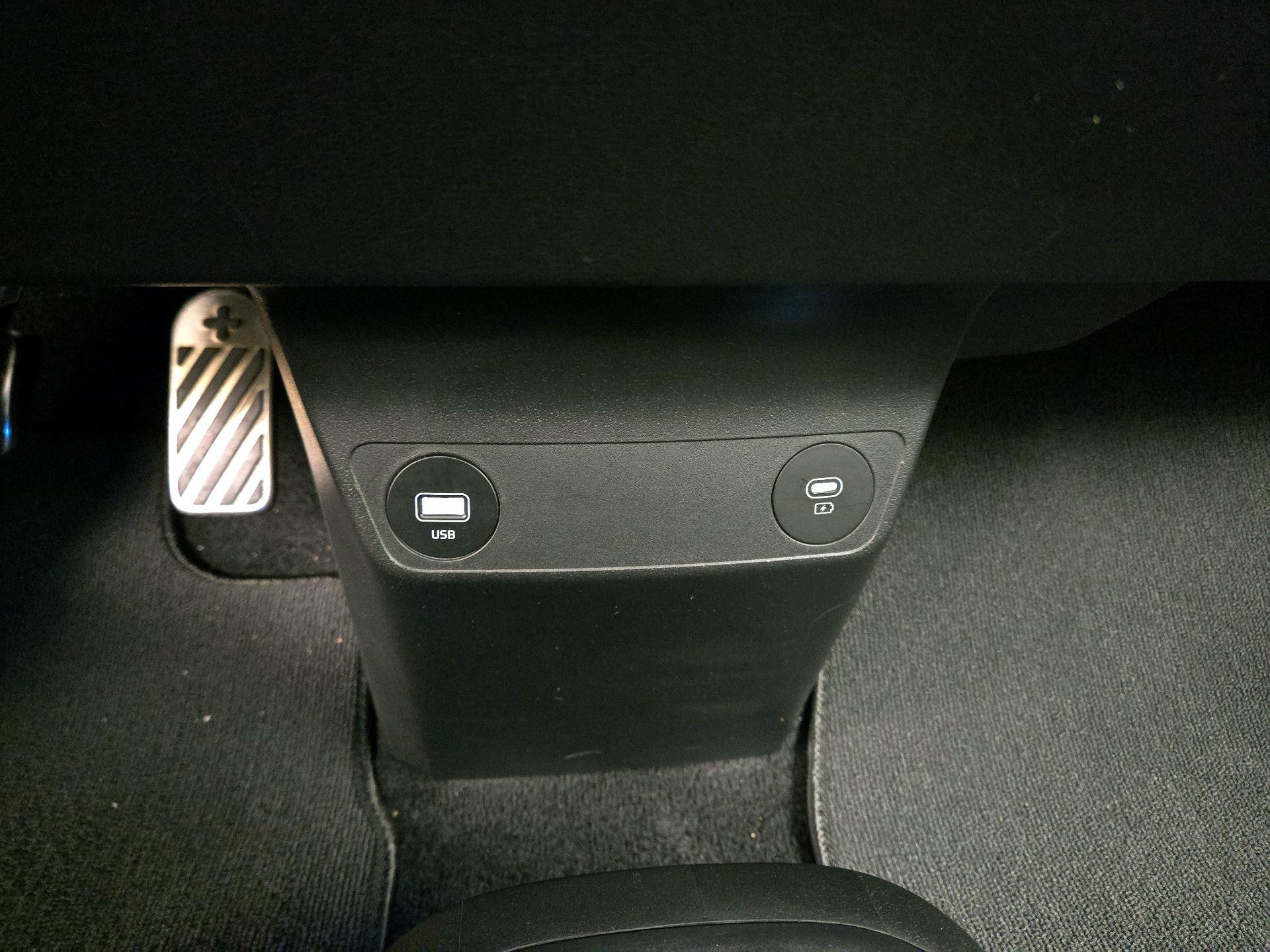 Thumbnail: 2023 Kia EV6 - 19