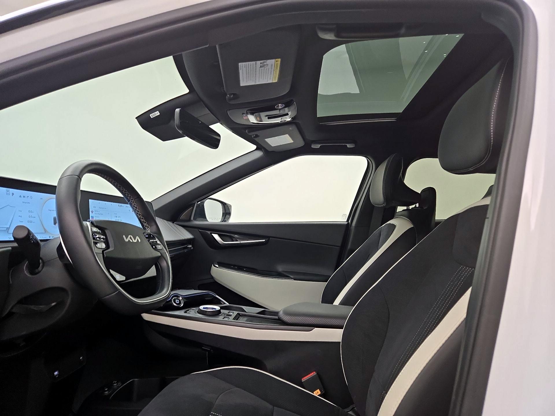 Thumbnail: 2023 Kia EV6 - 20