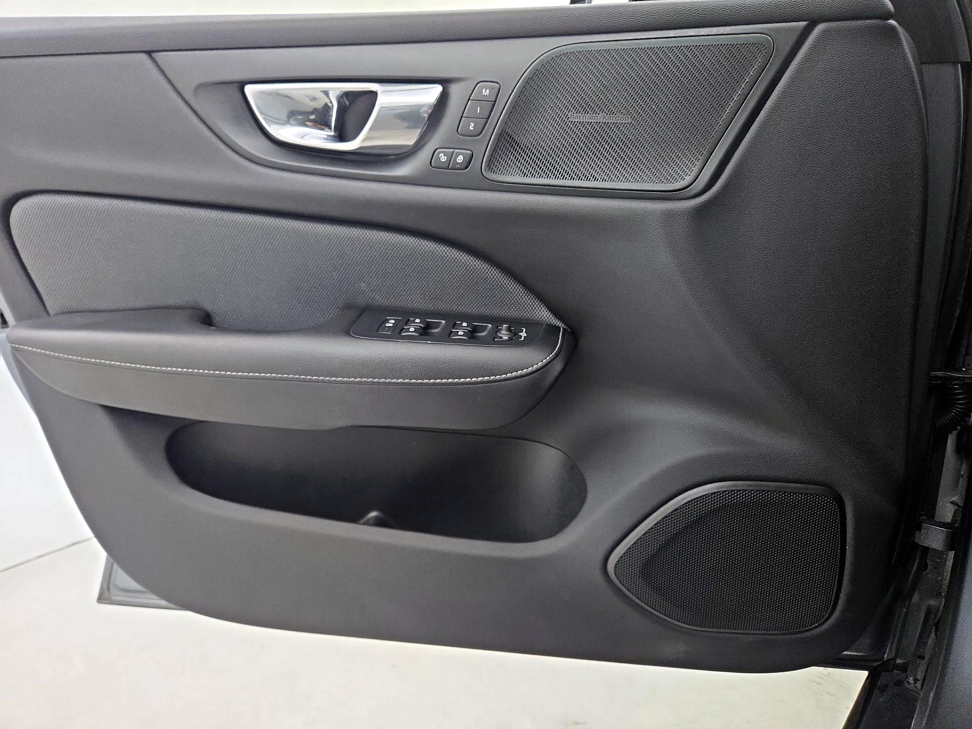 Thumbnail: 2019 Volvo S60 - 12