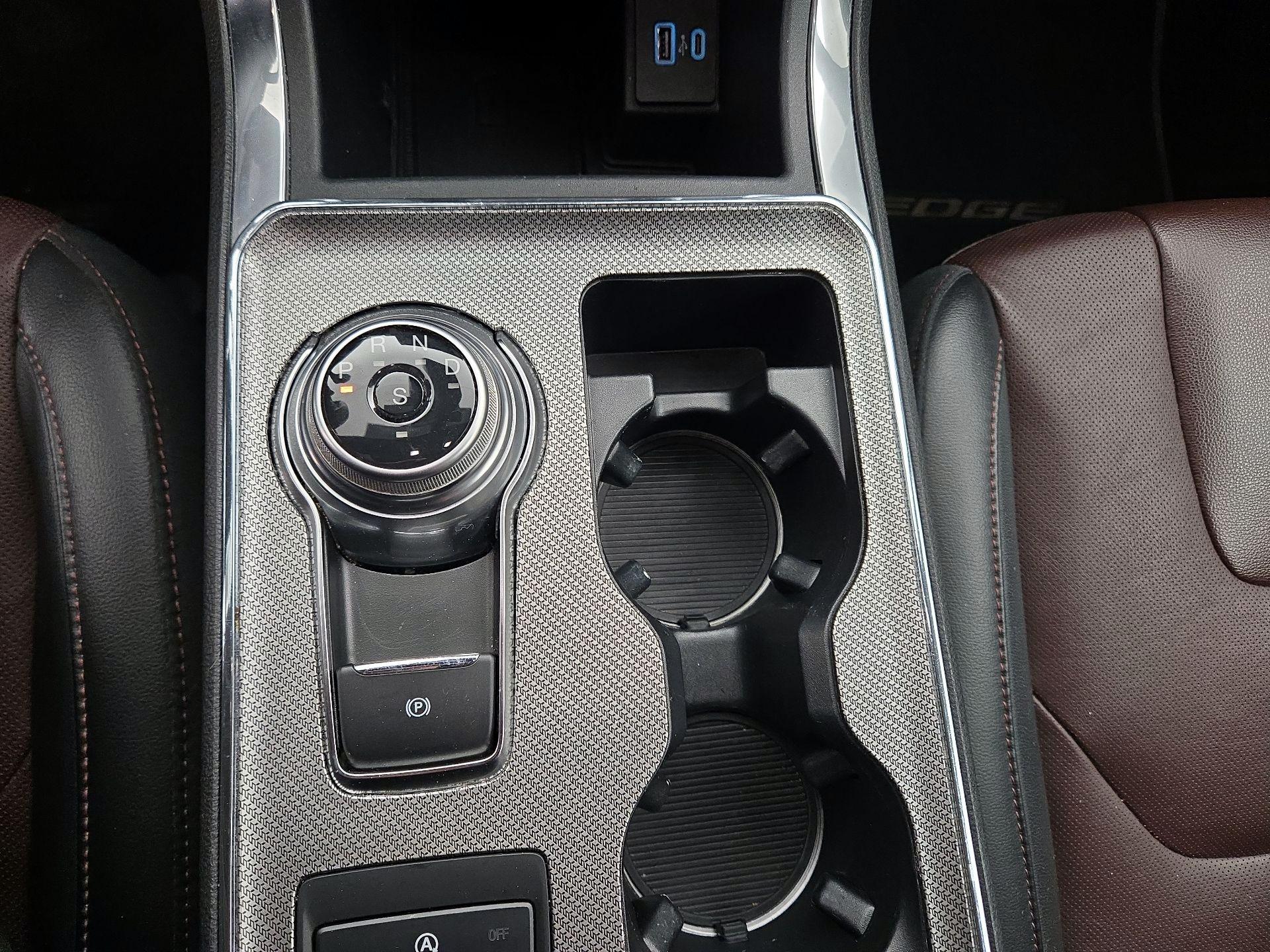 Thumbnail: 2021 Ford Edge - 18