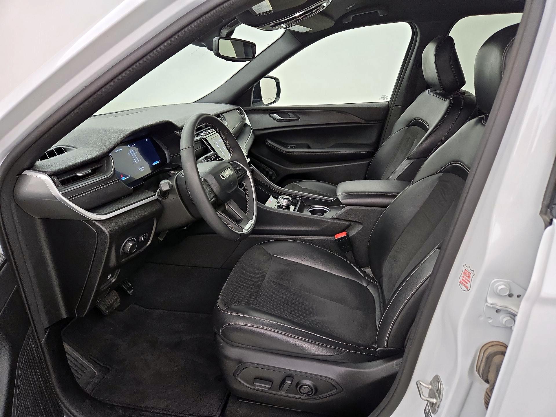 Thumbnail: 2024 Jeep Grand Cherokee - 11