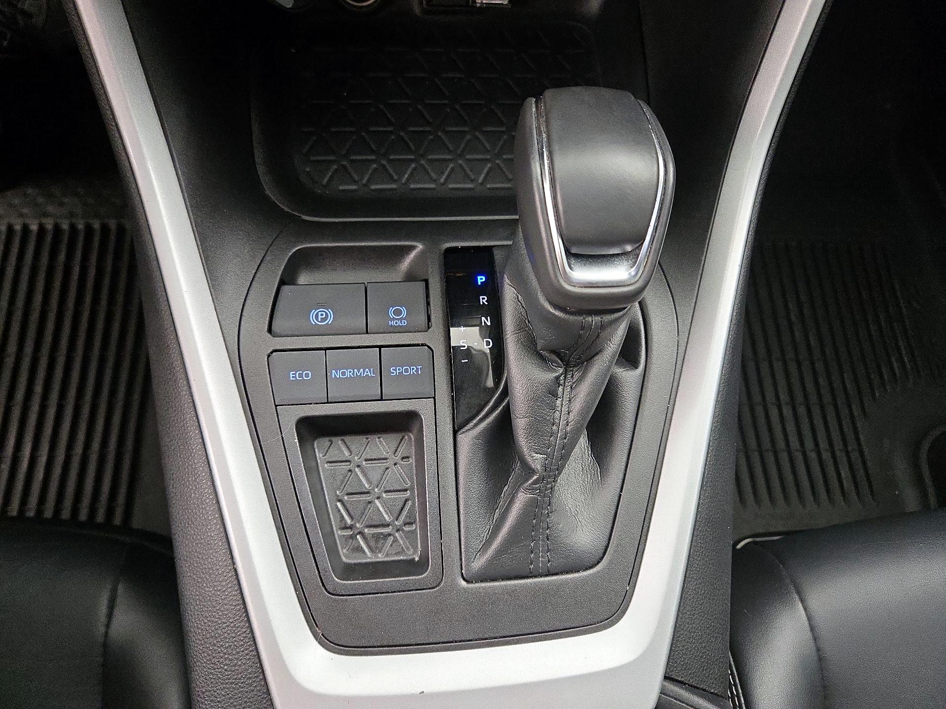 Thumbnail: 2022 Toyota RAV4 - 17