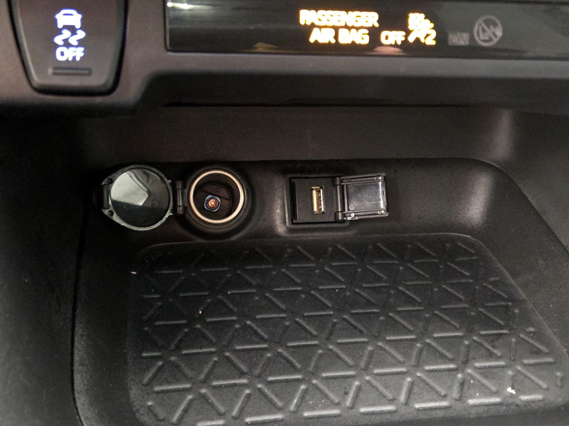 Thumbnail: 2022 Toyota RAV4 - 18