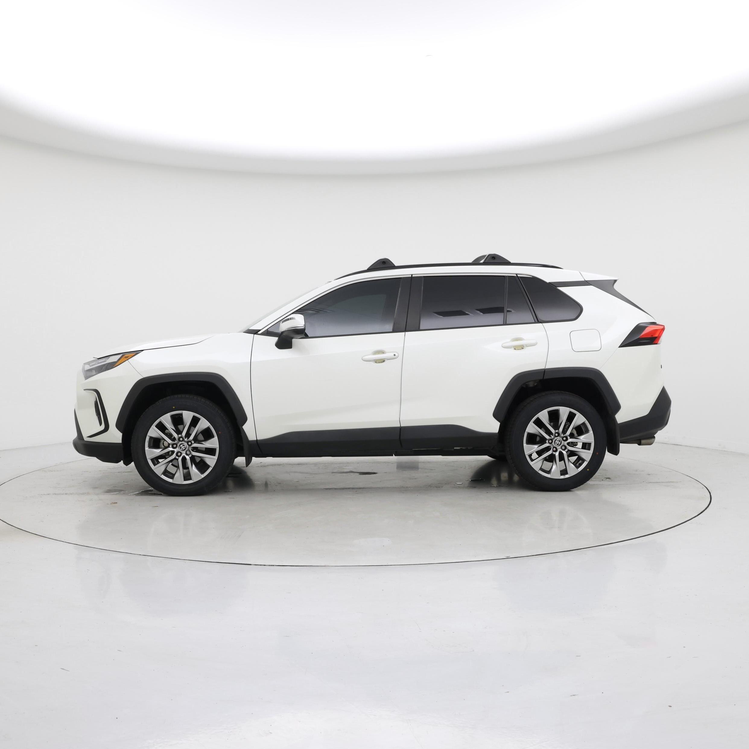 Thumbnail: 2022 Toyota RAV4 - 3