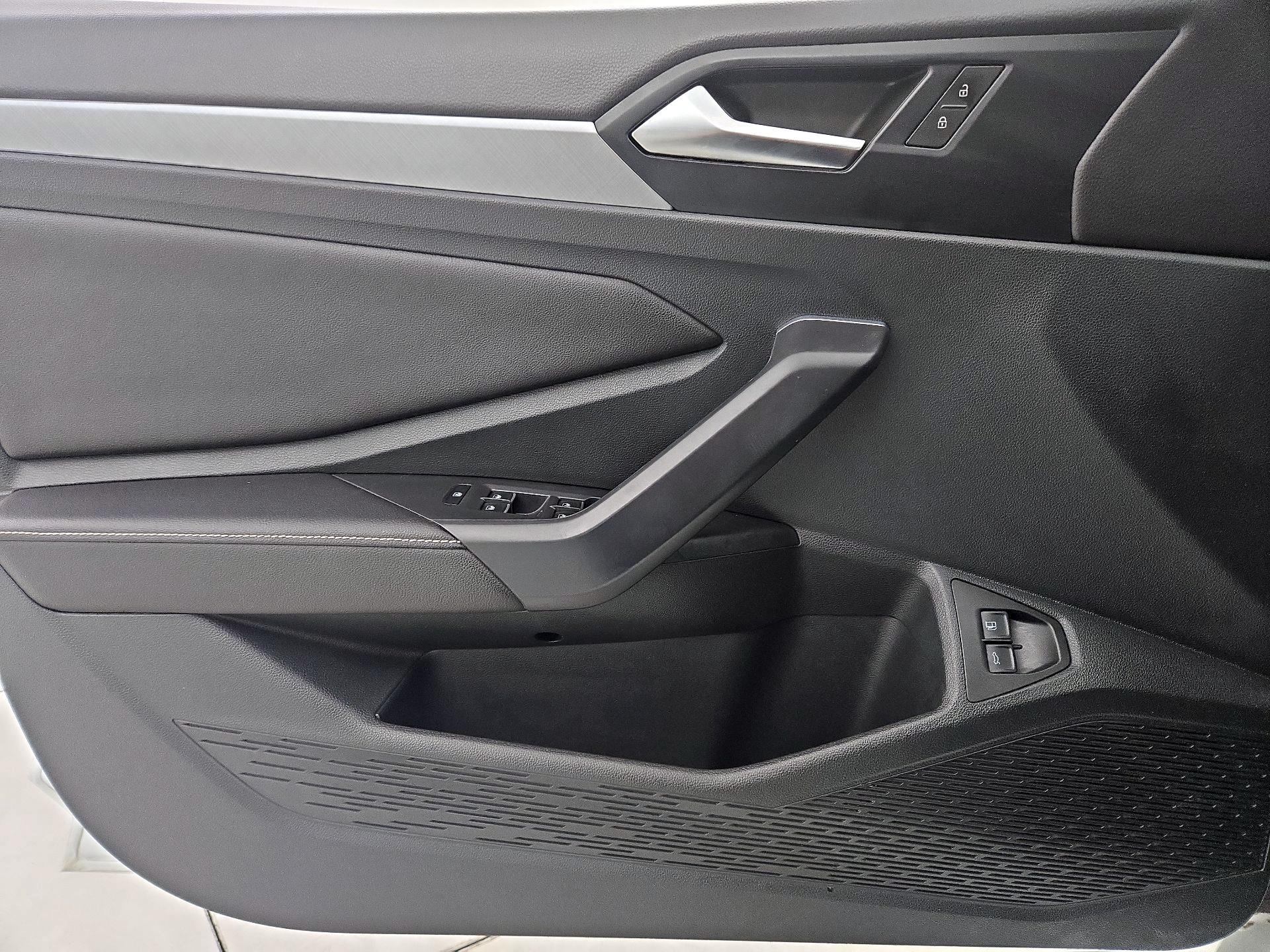 Thumbnail: 2023 Volkswagen Jetta - 12