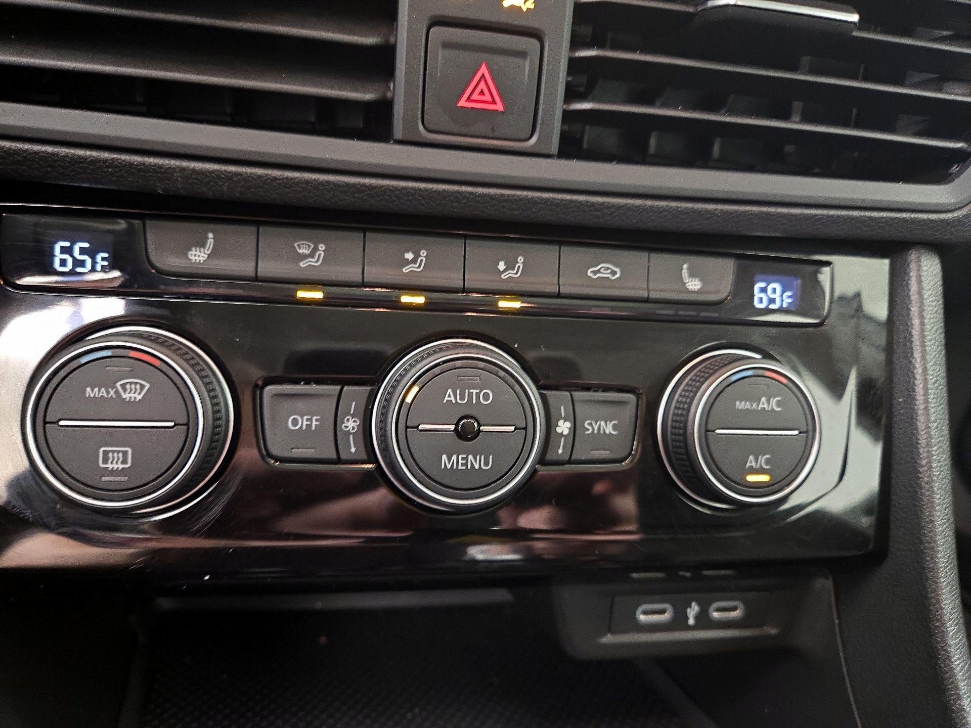 Thumbnail: 2023 Volkswagen Jetta - 16