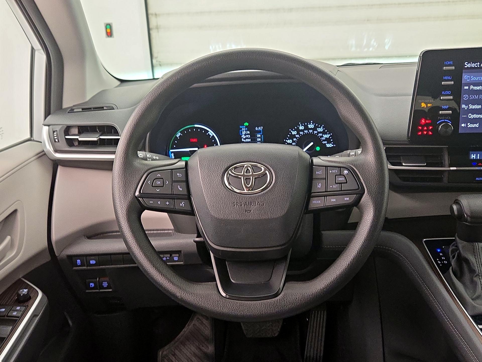 Thumbnail: 2024 Toyota Sienna - 10