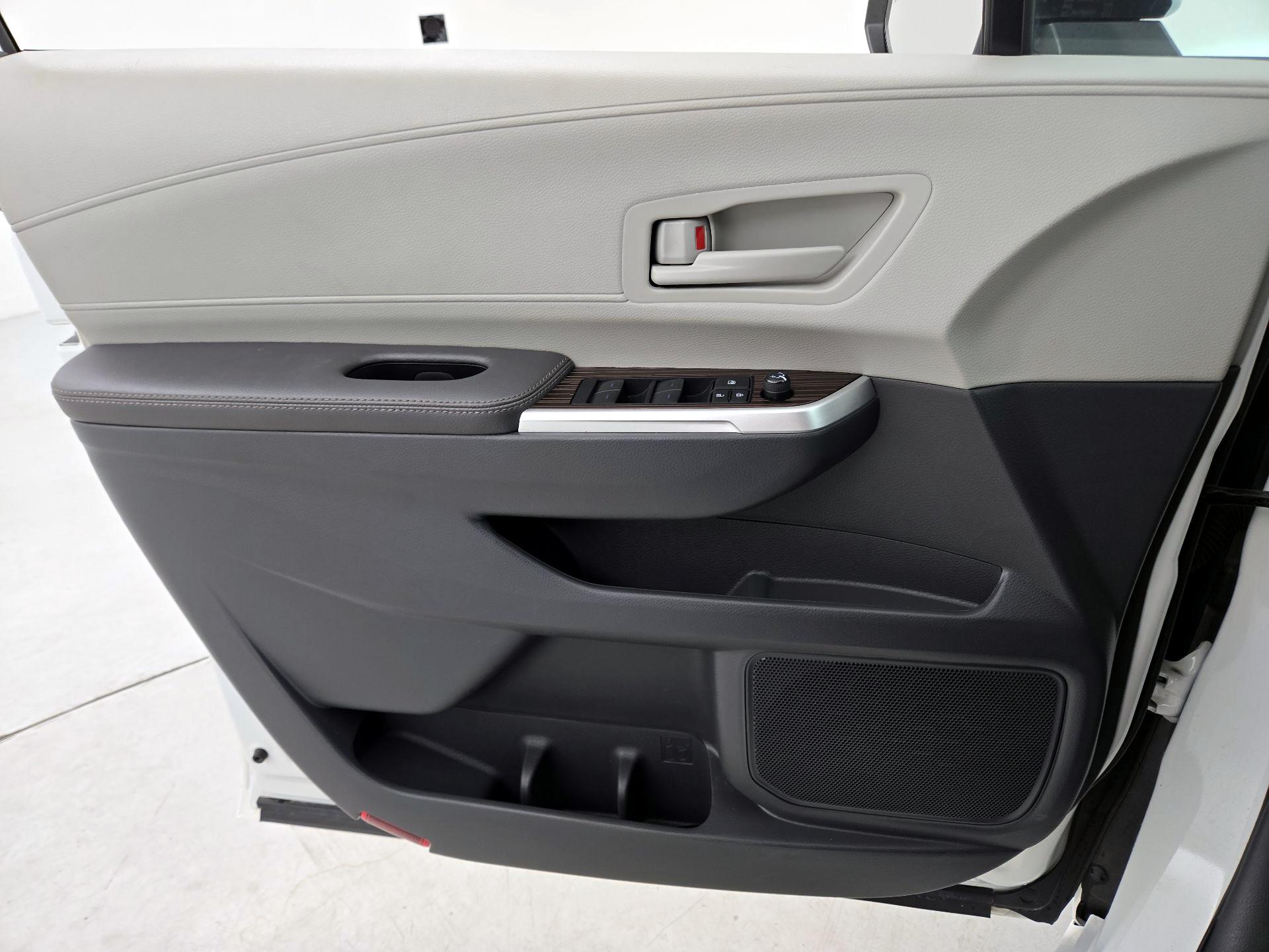 Thumbnail: 2024 Toyota Sienna - 12