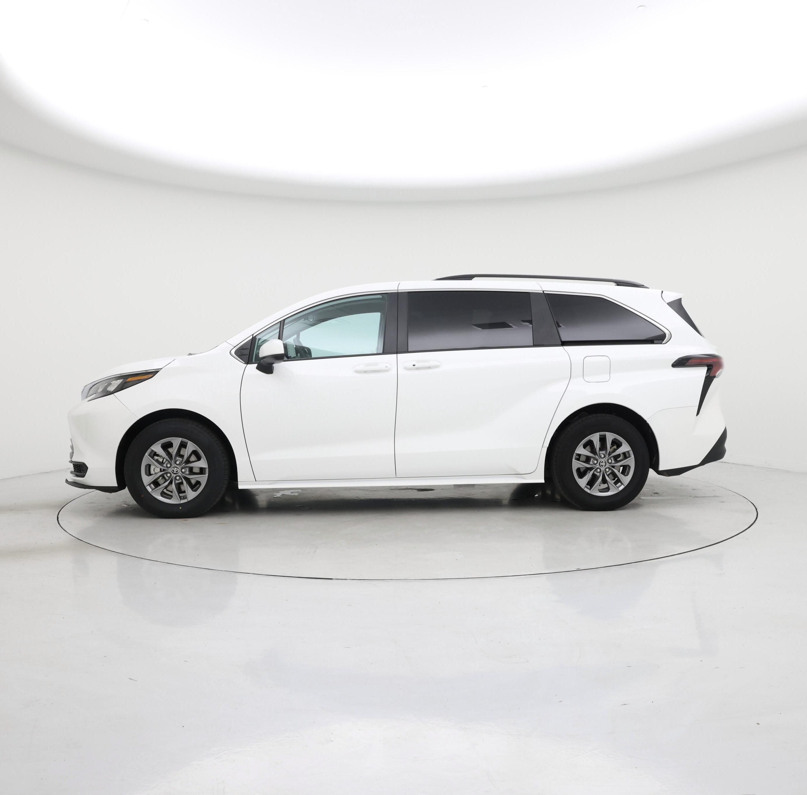Thumbnail: 2024 Toyota Sienna - 3