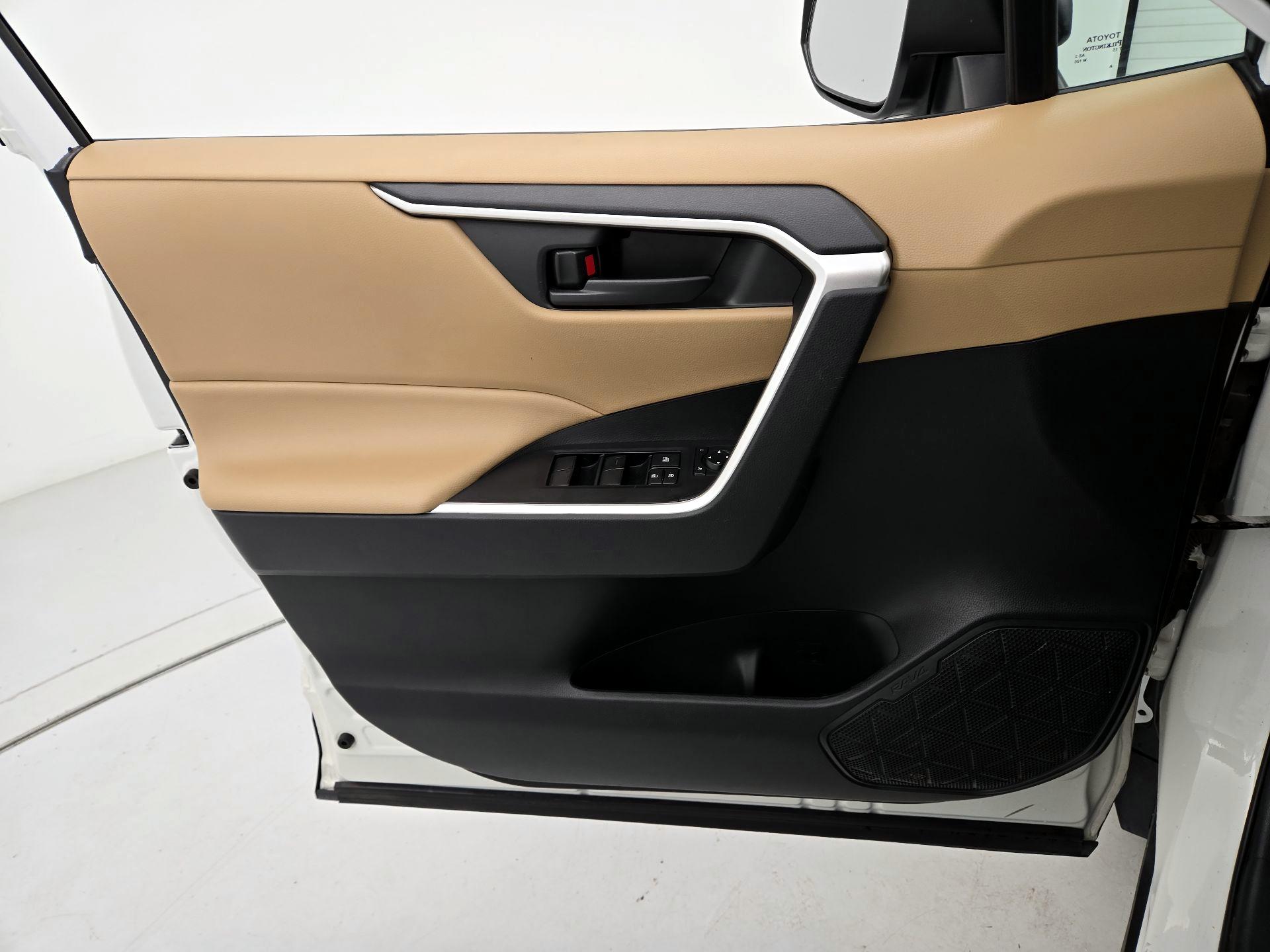 Thumbnail: 2022 Toyota RAV4 - 12