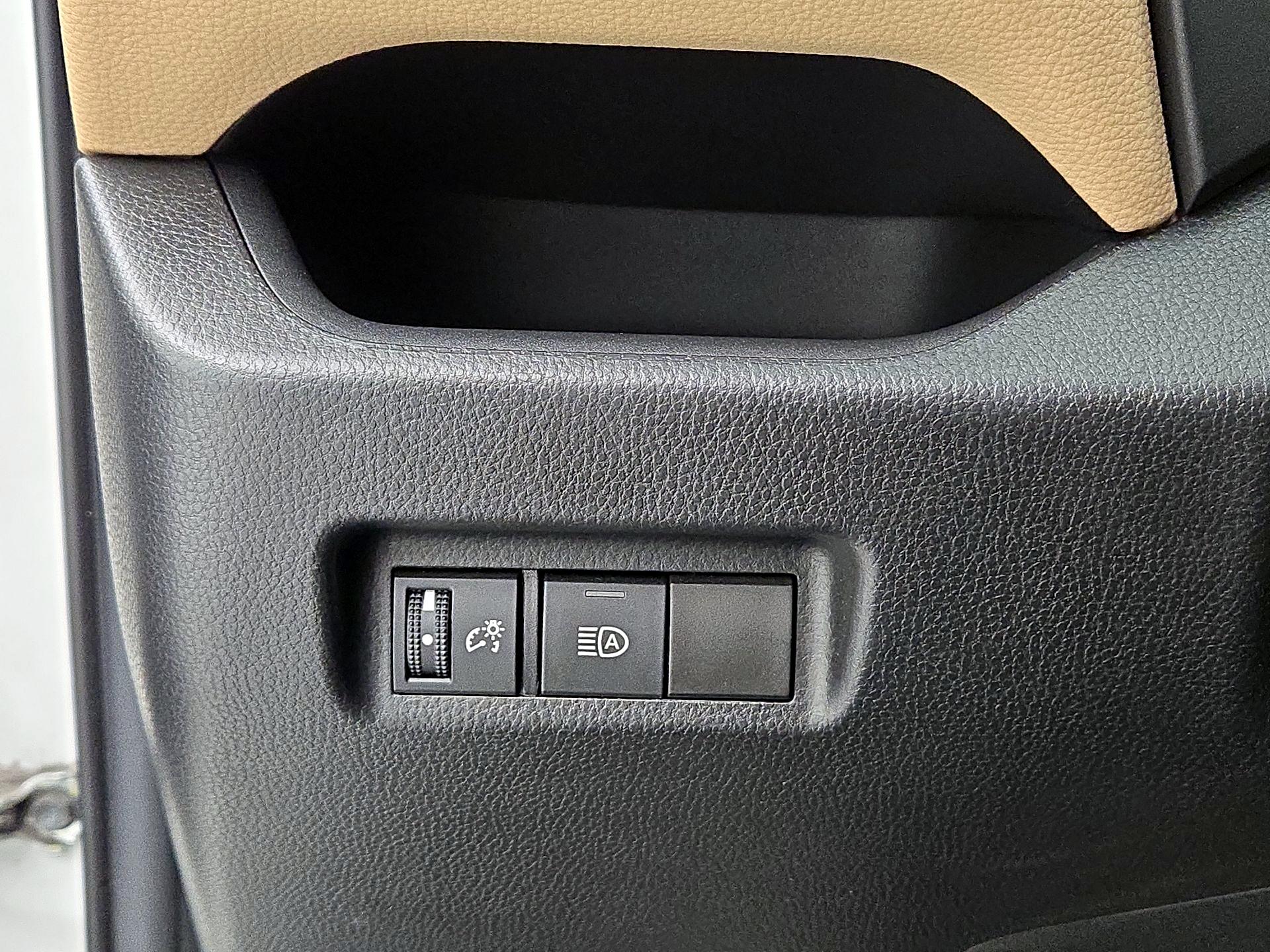 Thumbnail: 2022 Toyota RAV4 - 13