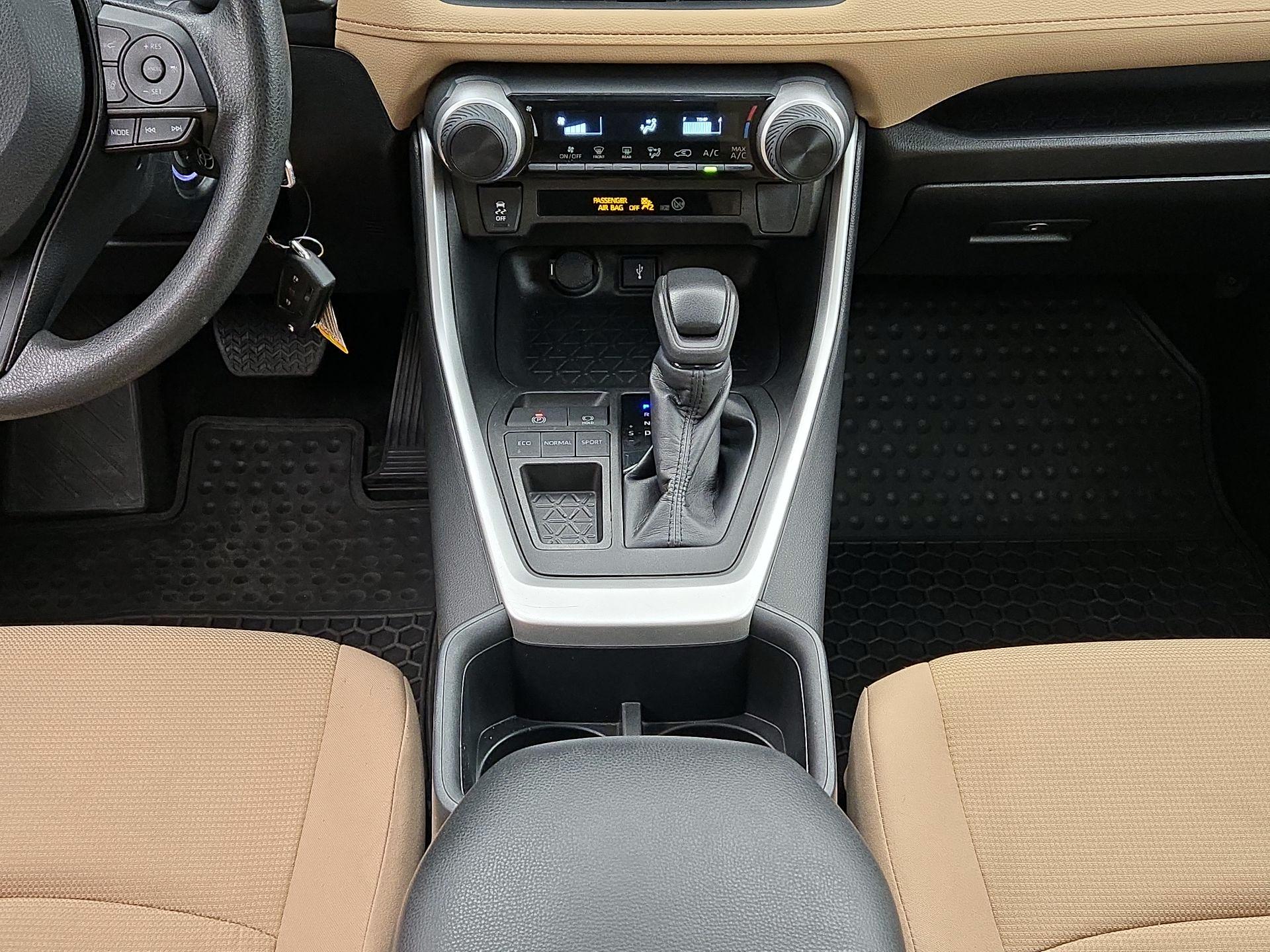 Thumbnail: 2022 Toyota RAV4 - 17