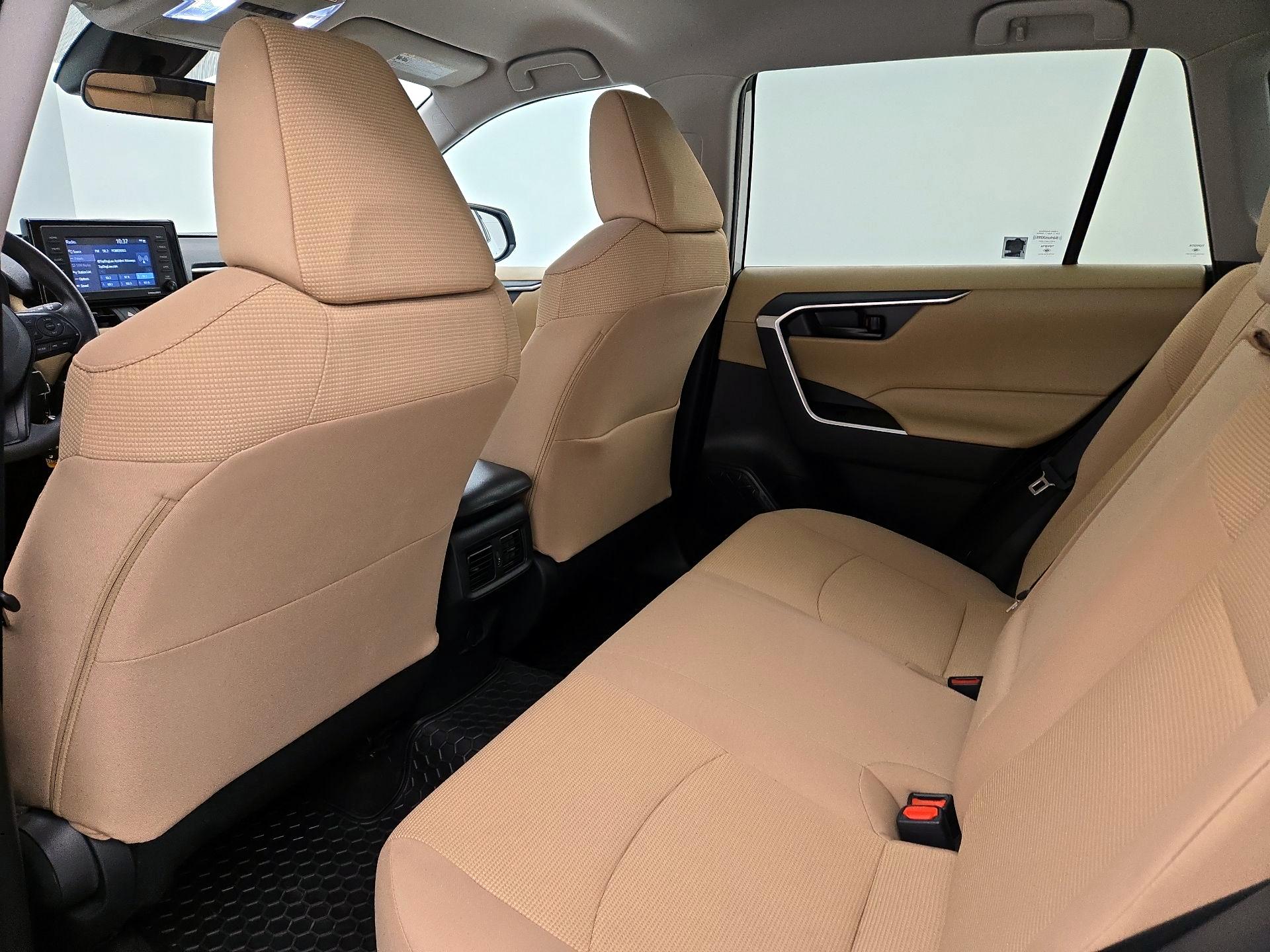 Thumbnail: 2022 Toyota RAV4 - 19