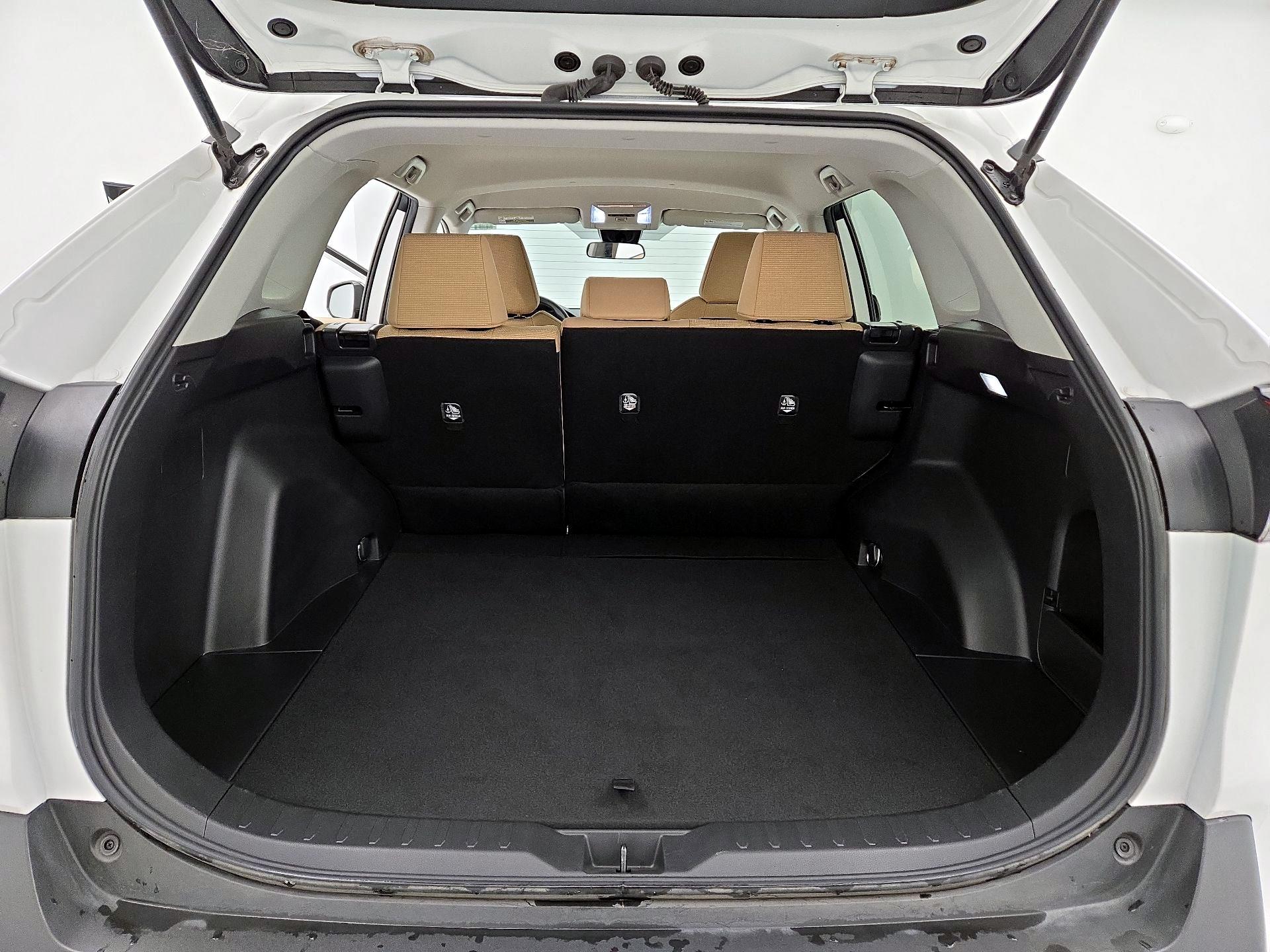 Thumbnail: 2022 Toyota RAV4 - 20