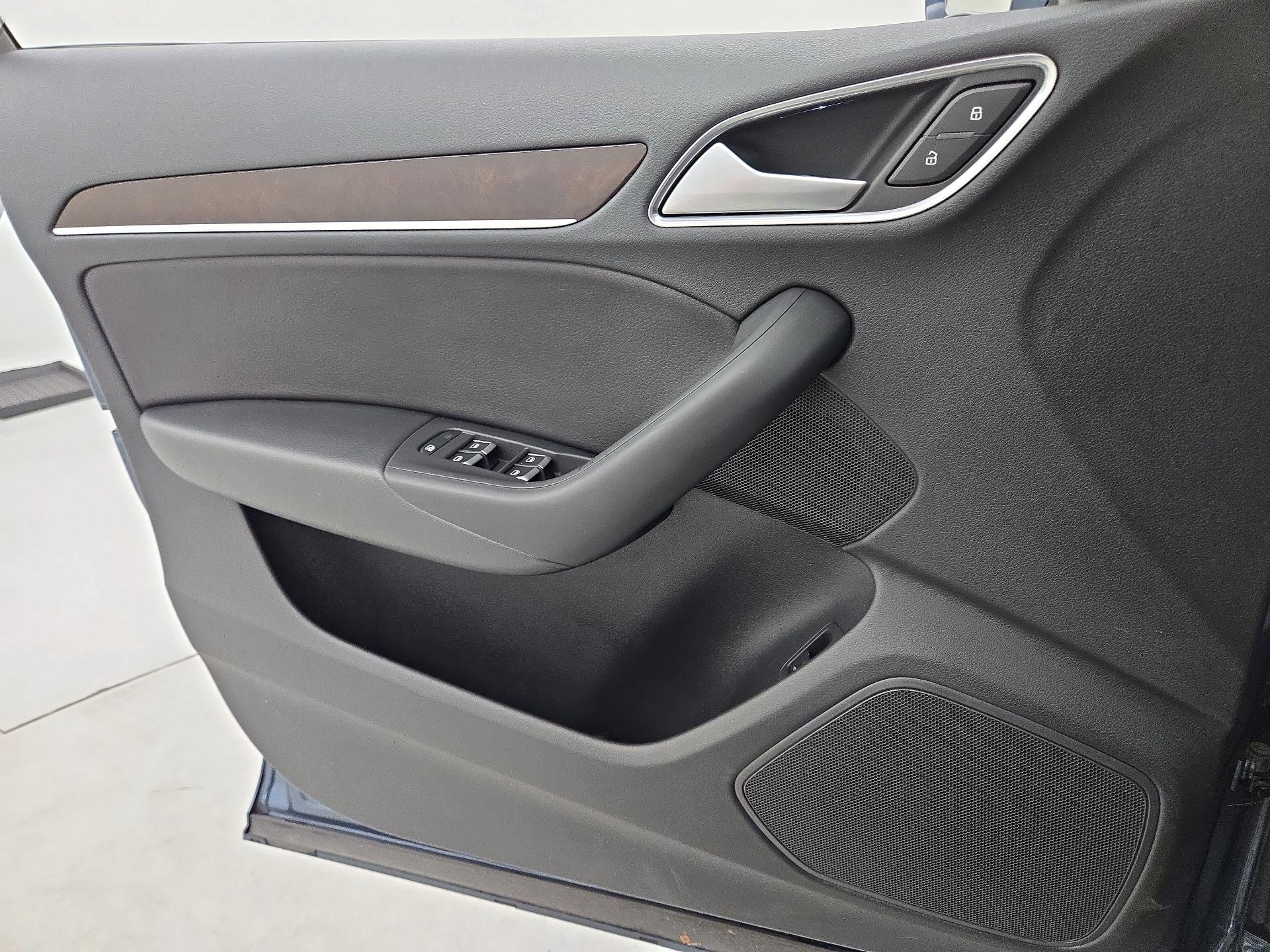 Thumbnail: 2018 Audi Q3 - 12