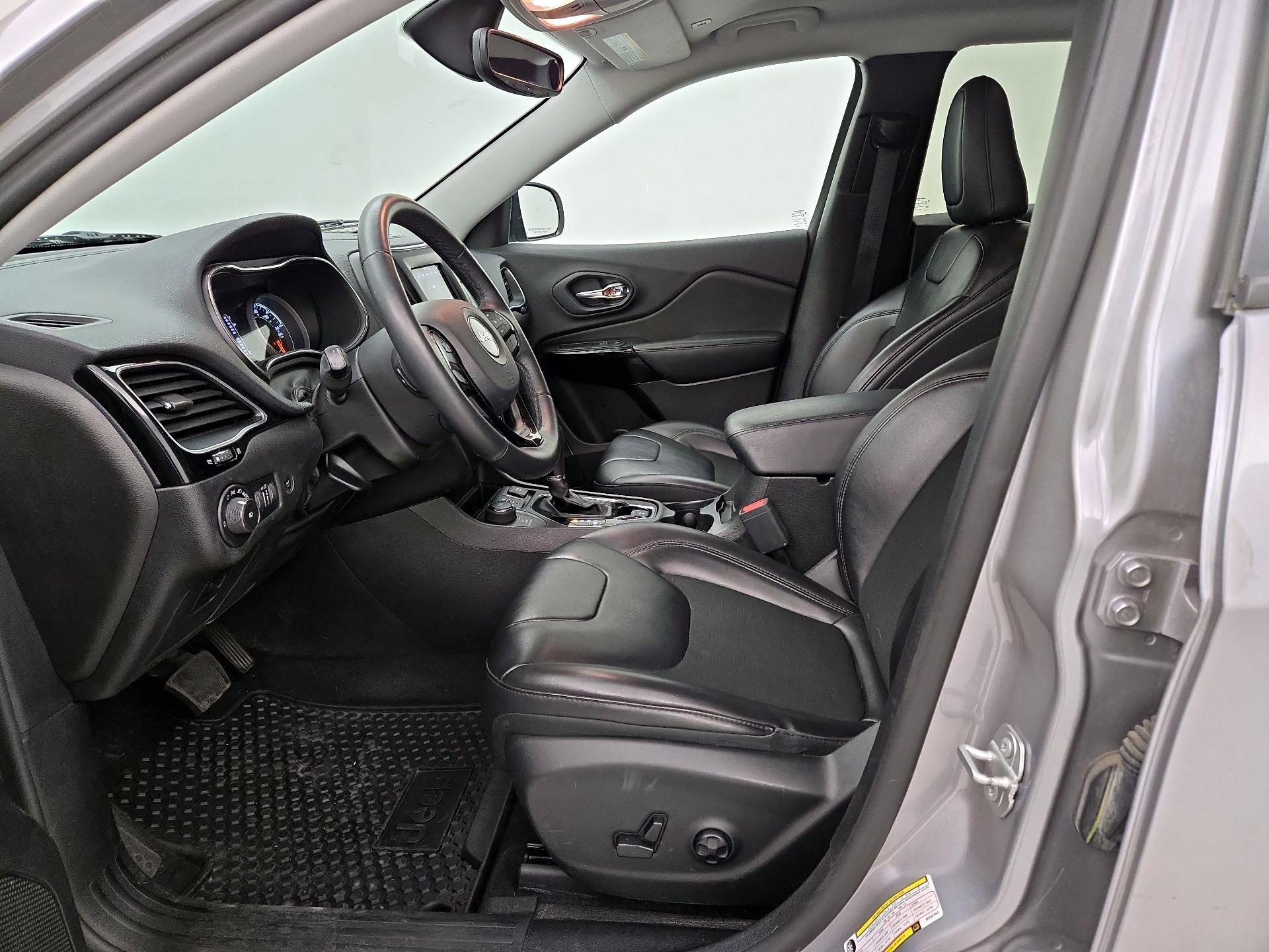 Thumbnail: 2019 Jeep Cherokee - 11