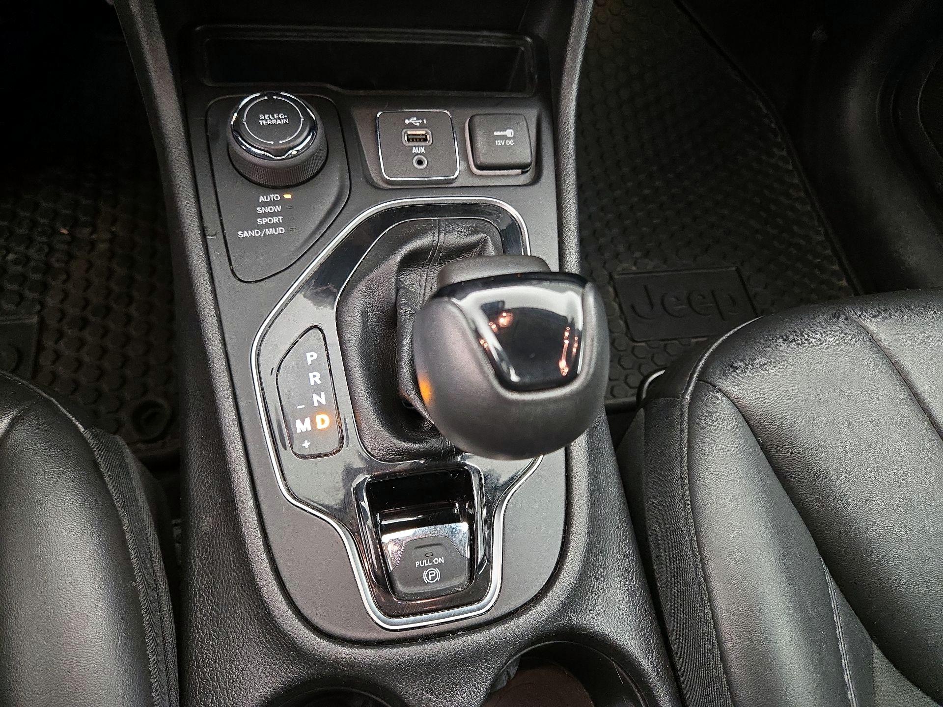 Thumbnail: 2019 Jeep Cherokee - 17