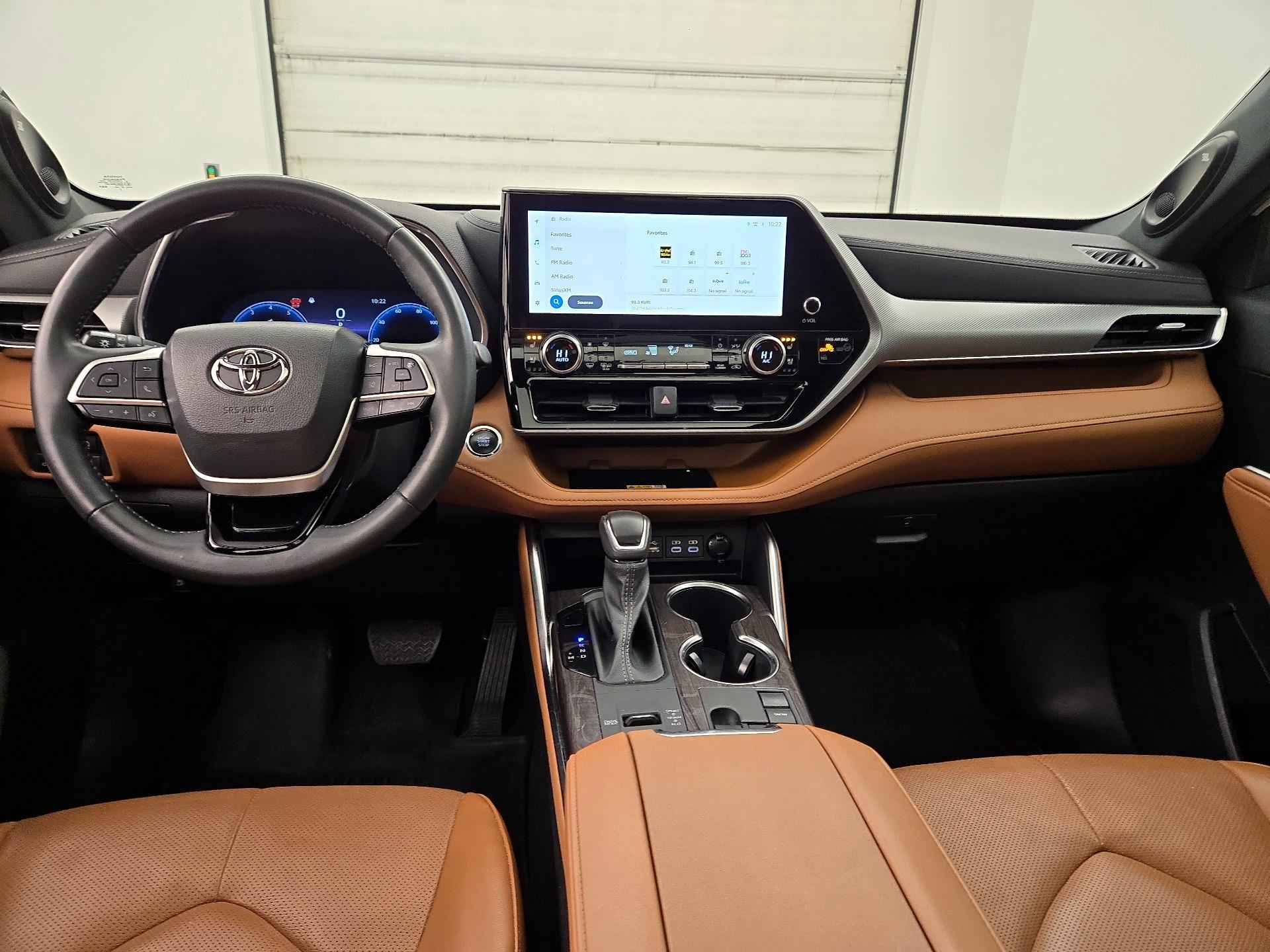 Thumbnail: 2023 Toyota Highlander - 9