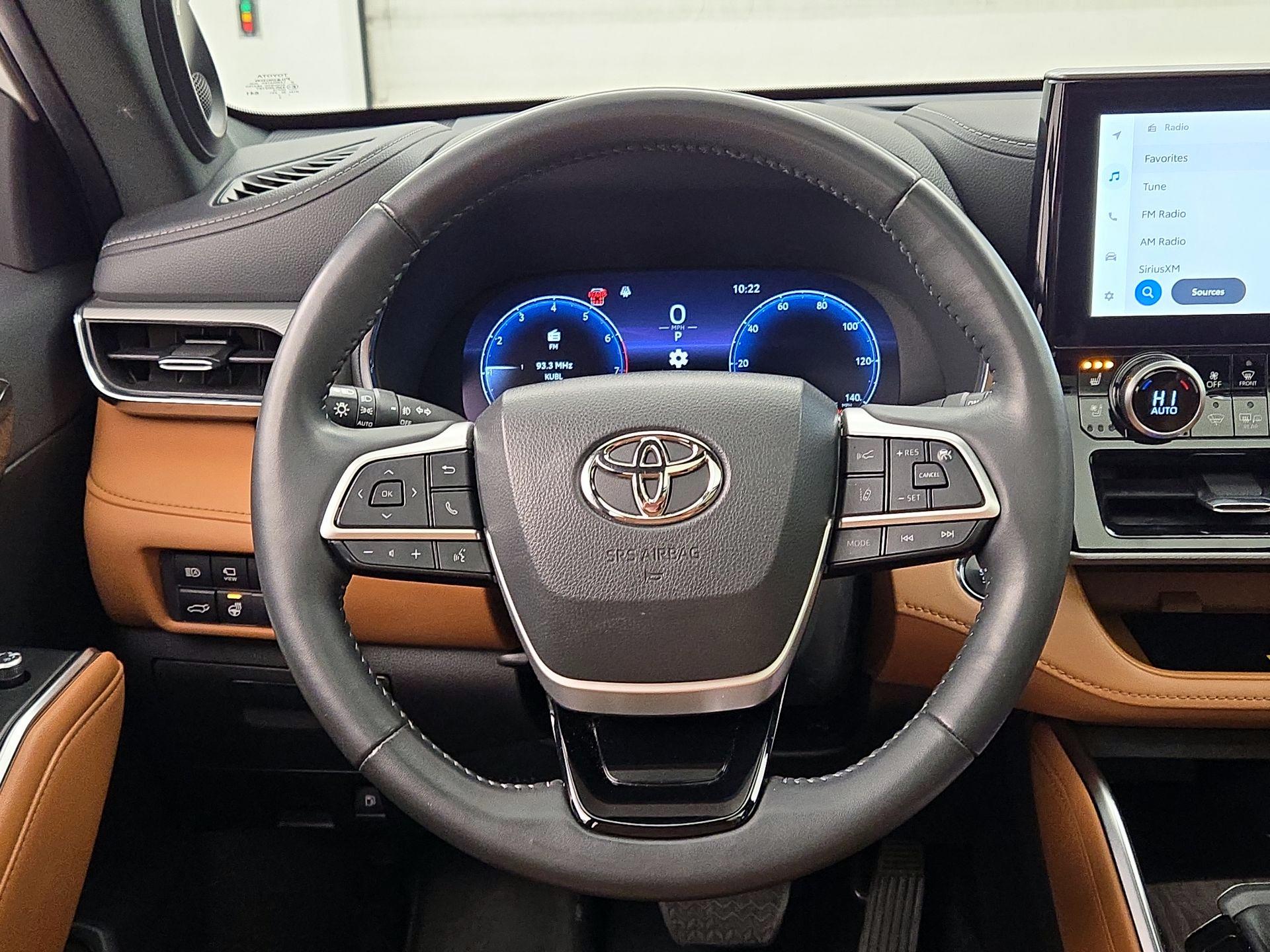 Thumbnail: 2023 Toyota Highlander - 10