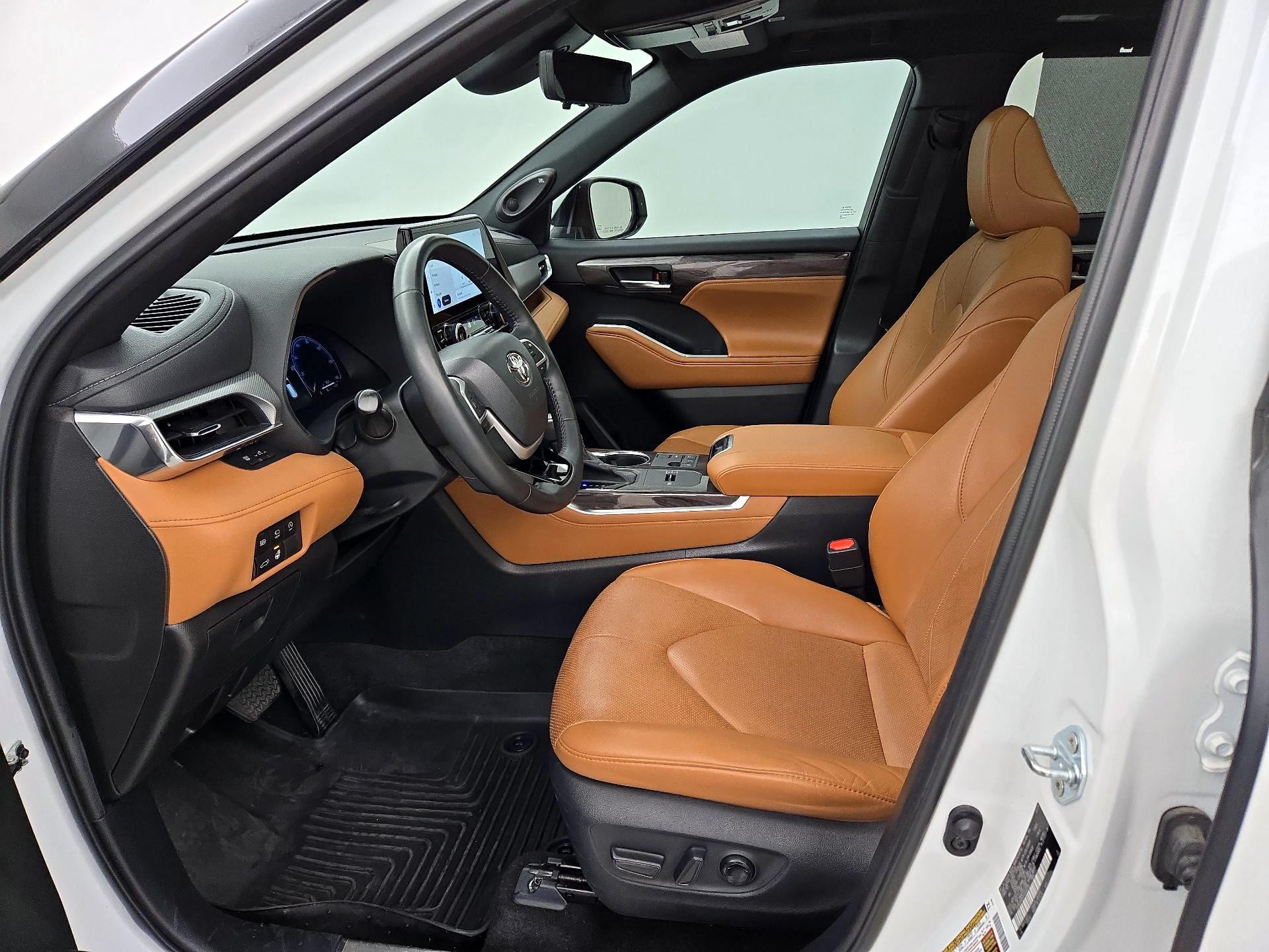 Thumbnail: 2023 Toyota Highlander - 11