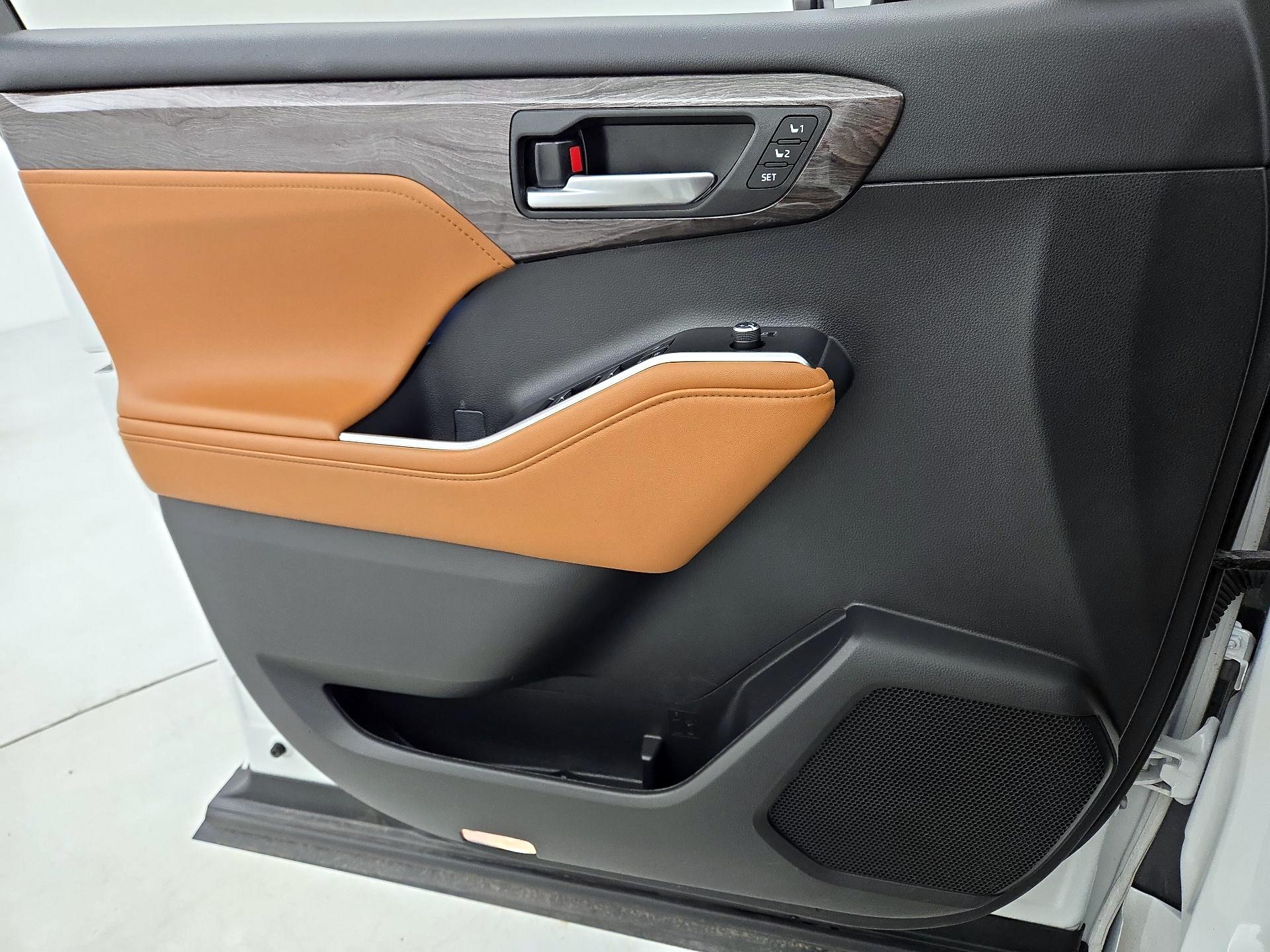 Thumbnail: 2023 Toyota Highlander - 12