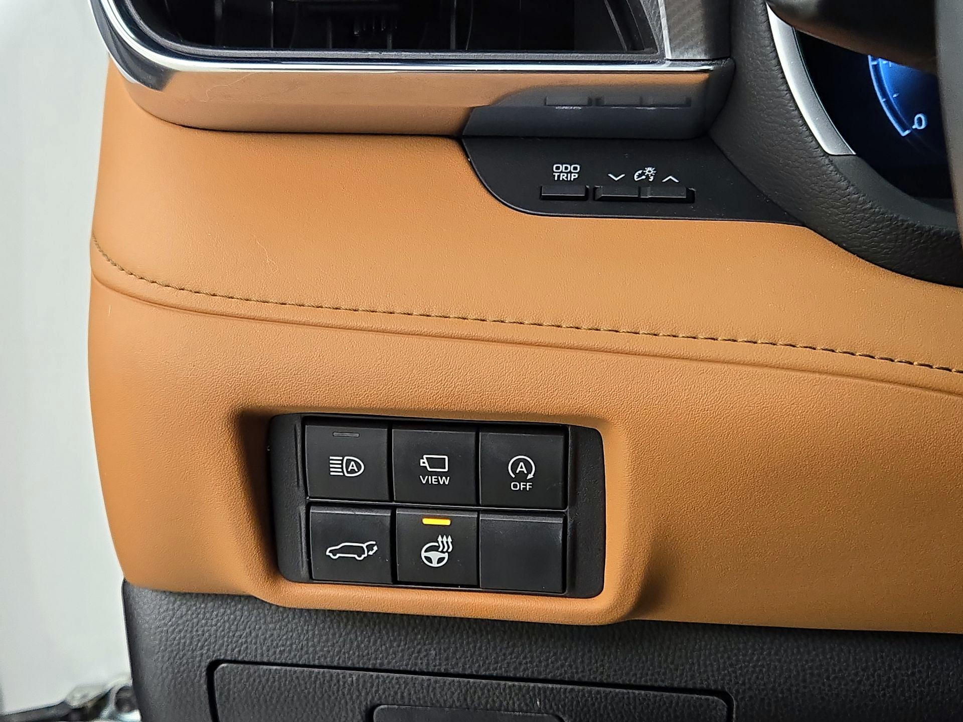 Thumbnail: 2023 Toyota Highlander - 13