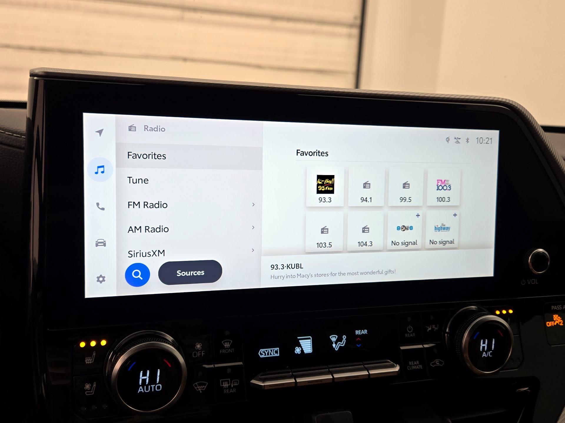 Thumbnail: 2023 Toyota Highlander - 15