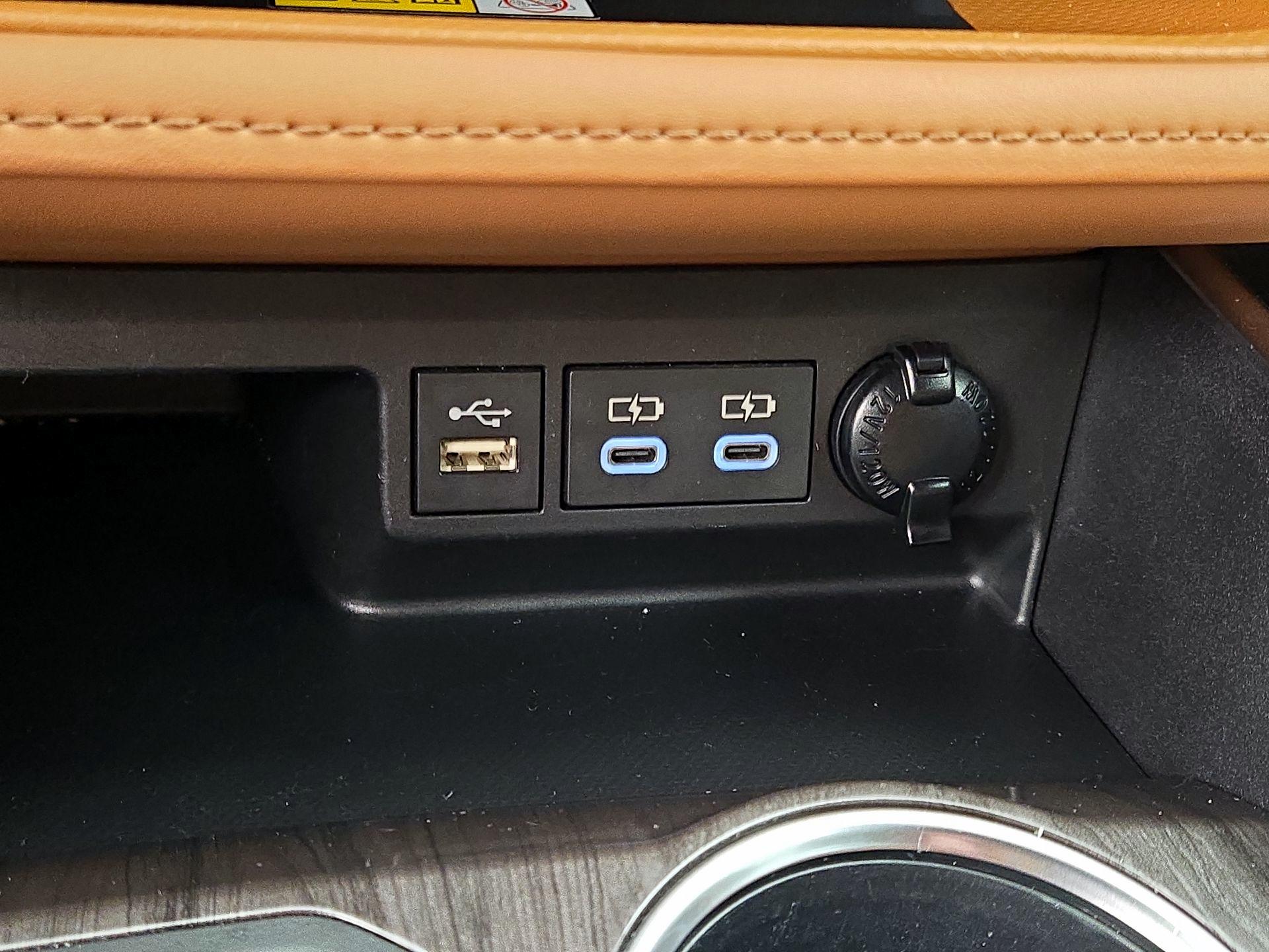 Thumbnail: 2023 Toyota Highlander - 18