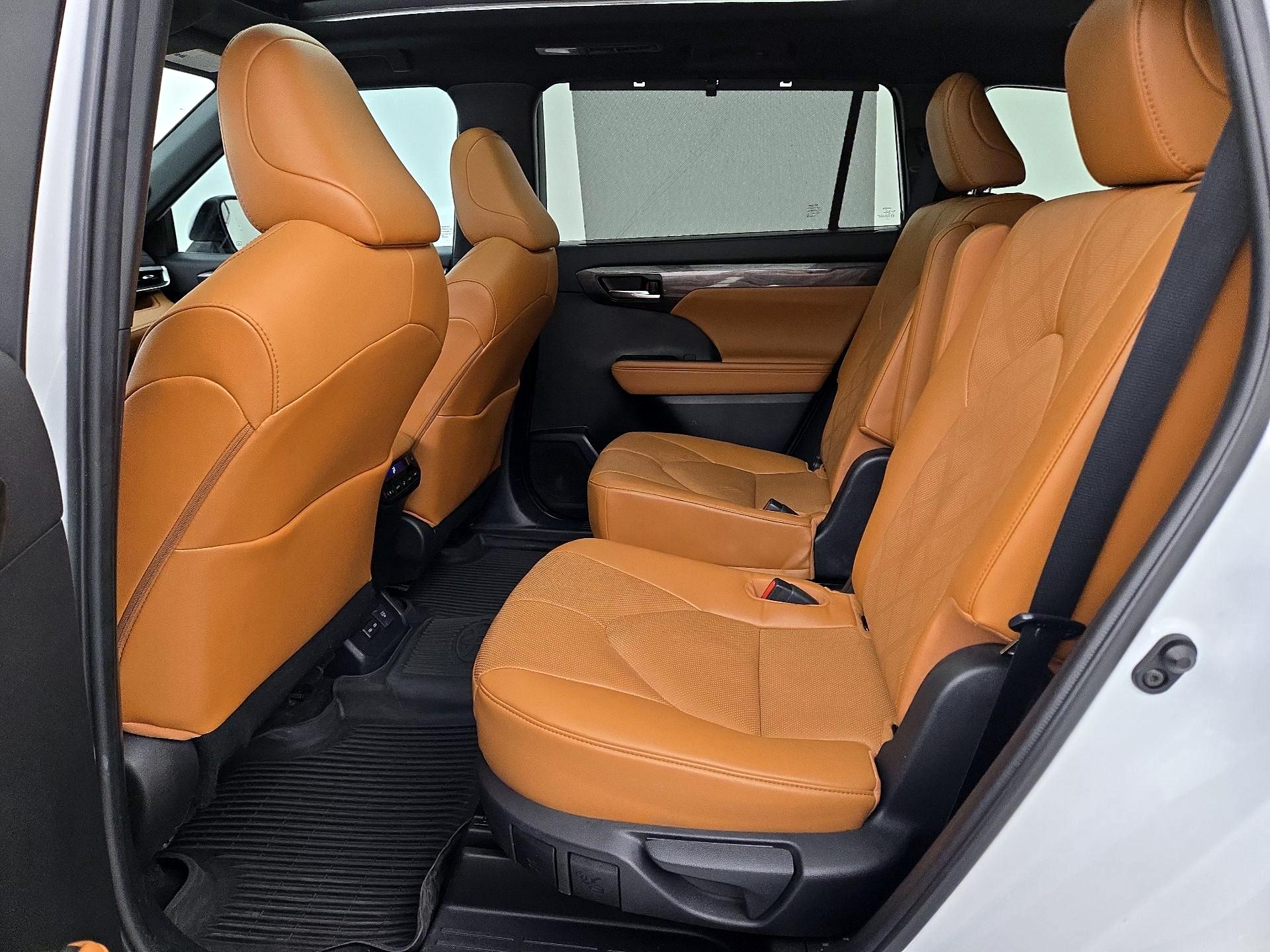 Thumbnail: 2023 Toyota Highlander - 20