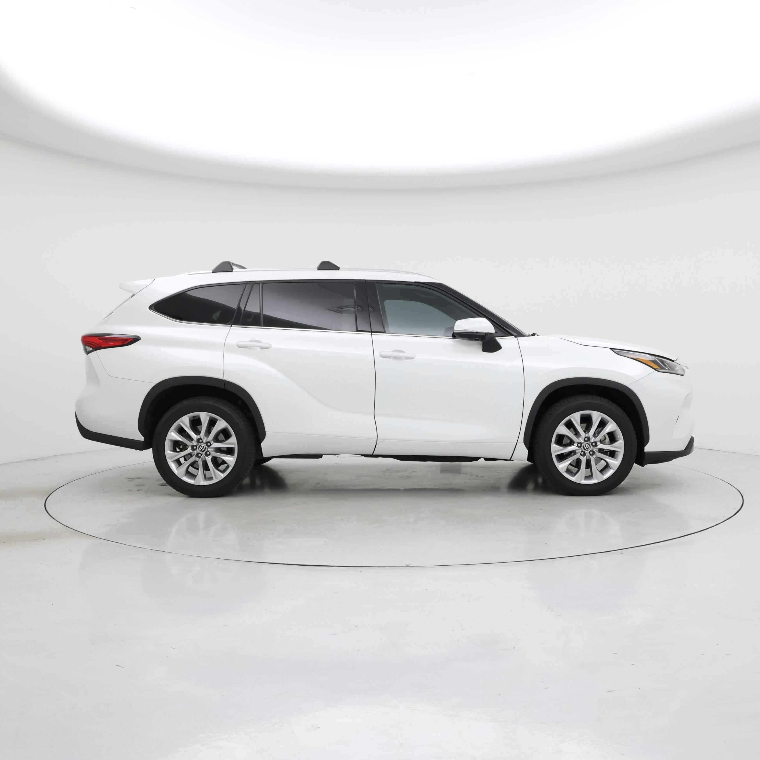 Thumbnail: 2023 Toyota Highlander - 7