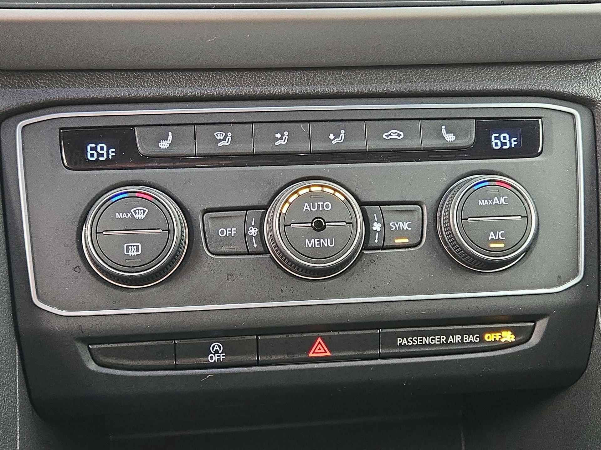 Thumbnail: 2021 Volkswagen Atlas - 16