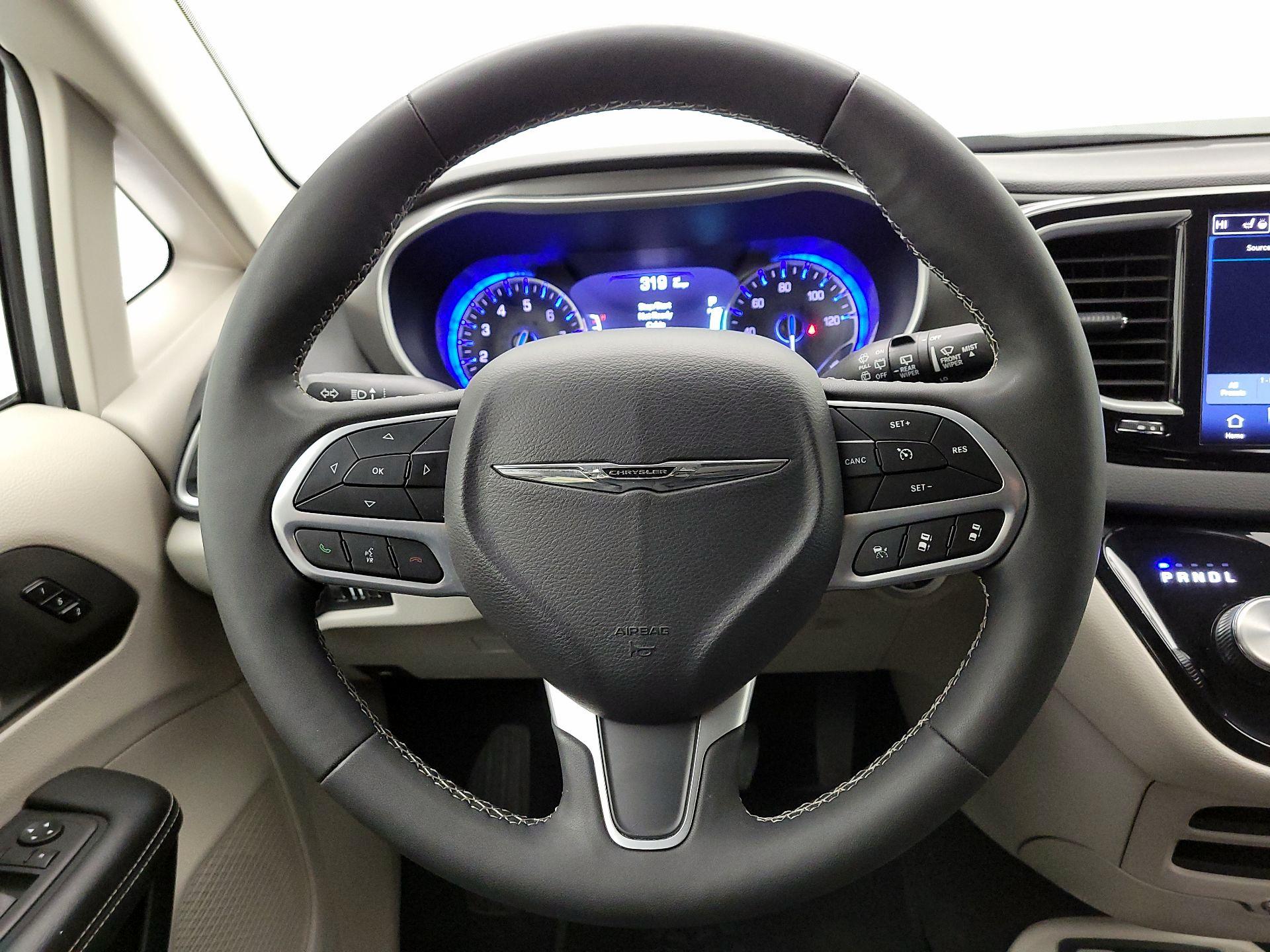 Thumbnail: 2024 Chrysler Pacifica - 10