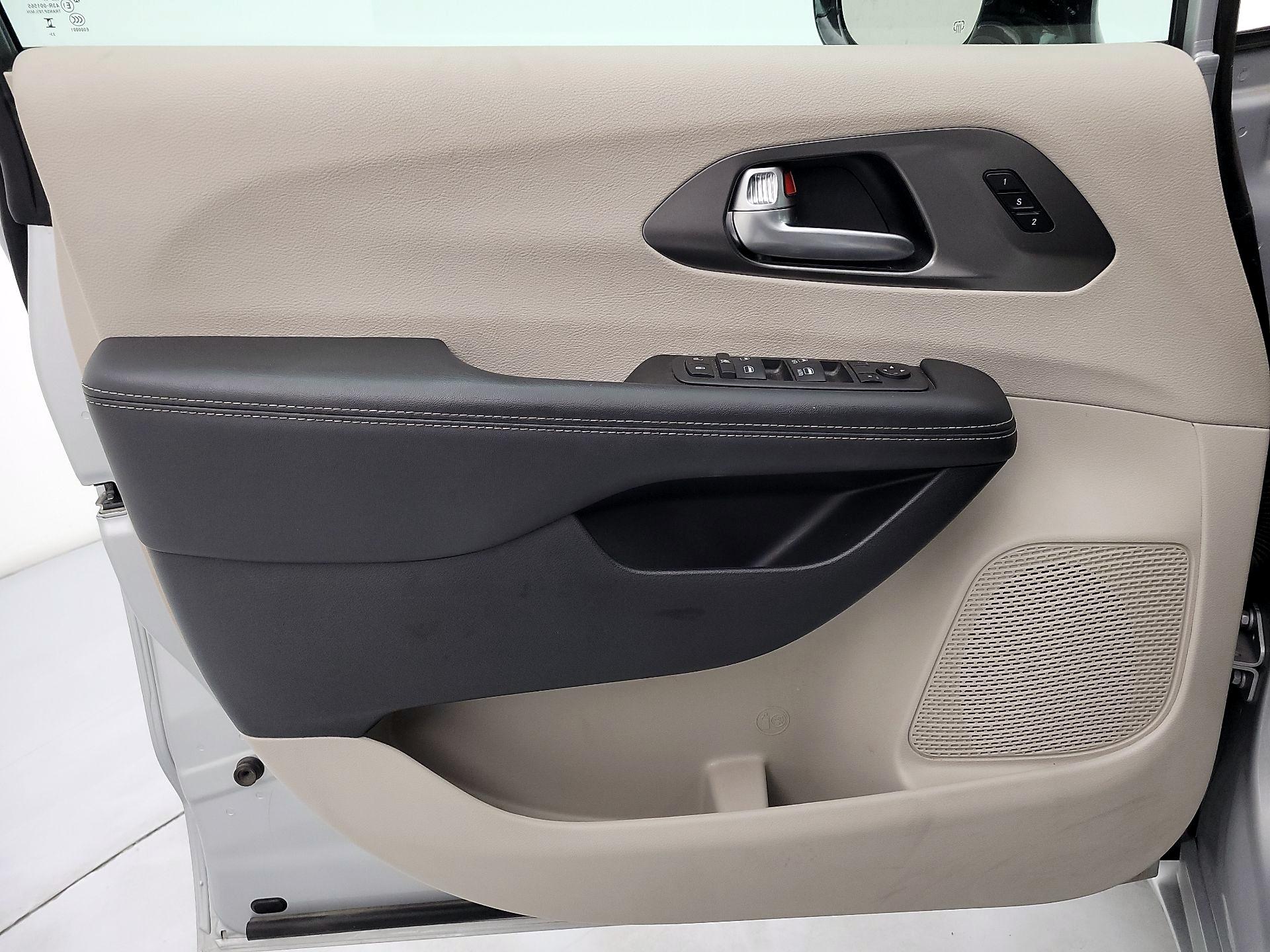 Thumbnail: 2024 Chrysler Pacifica - 12