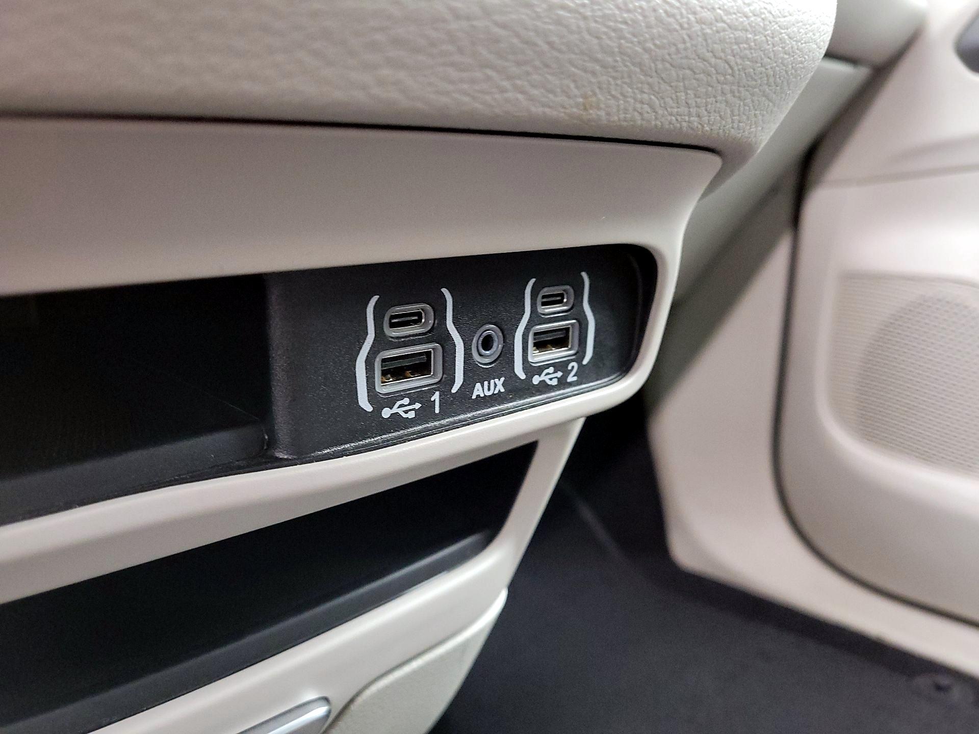 Thumbnail: 2024 Chrysler Pacifica - 18