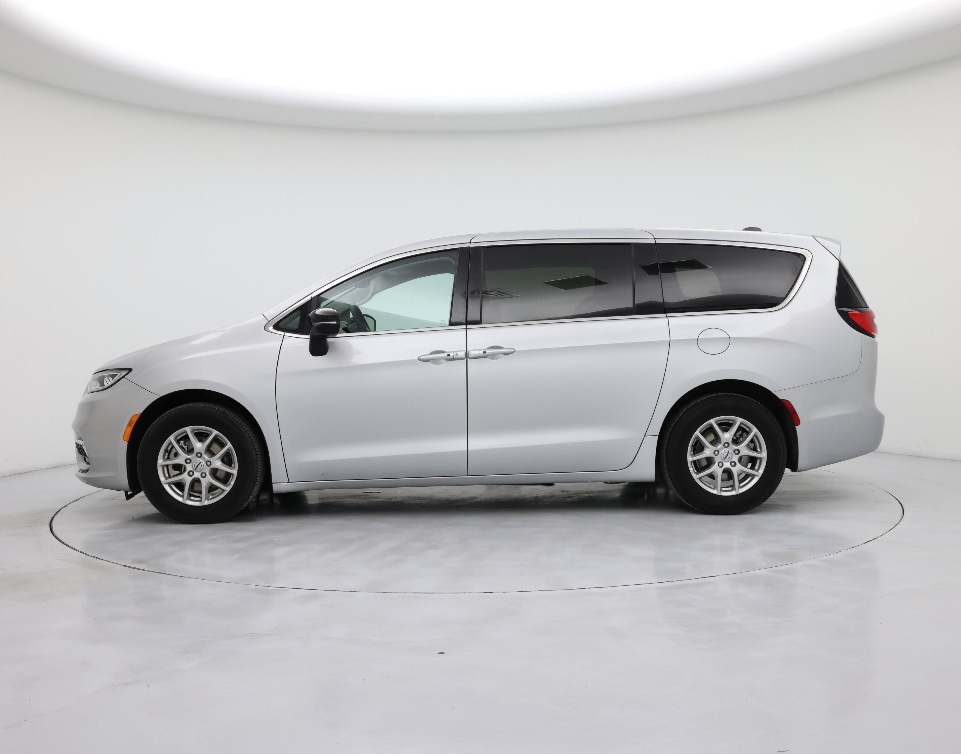 Thumbnail: 2024 Chrysler Pacifica - 3