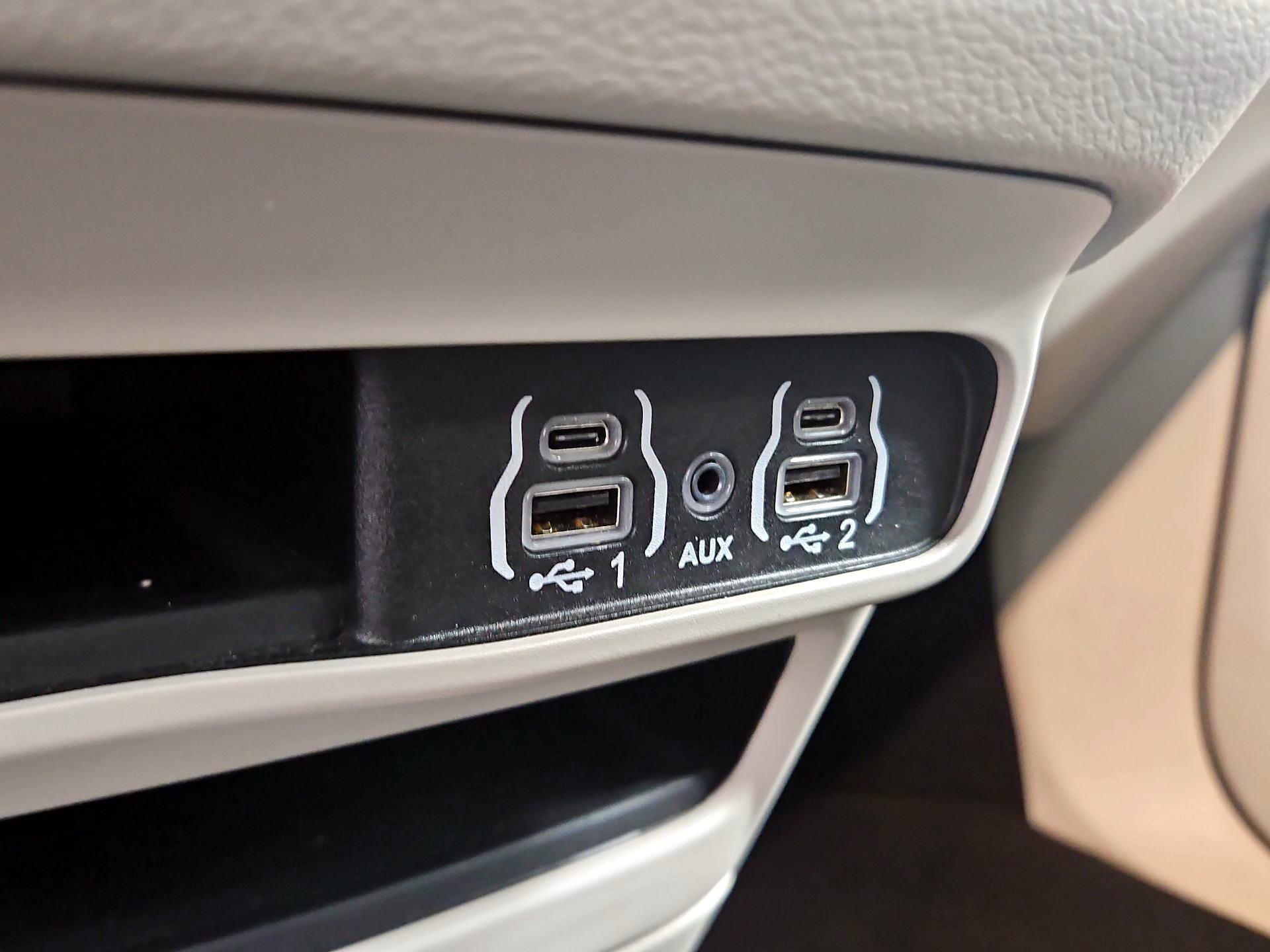 Thumbnail: 2024 Chrysler Pacifica - 18