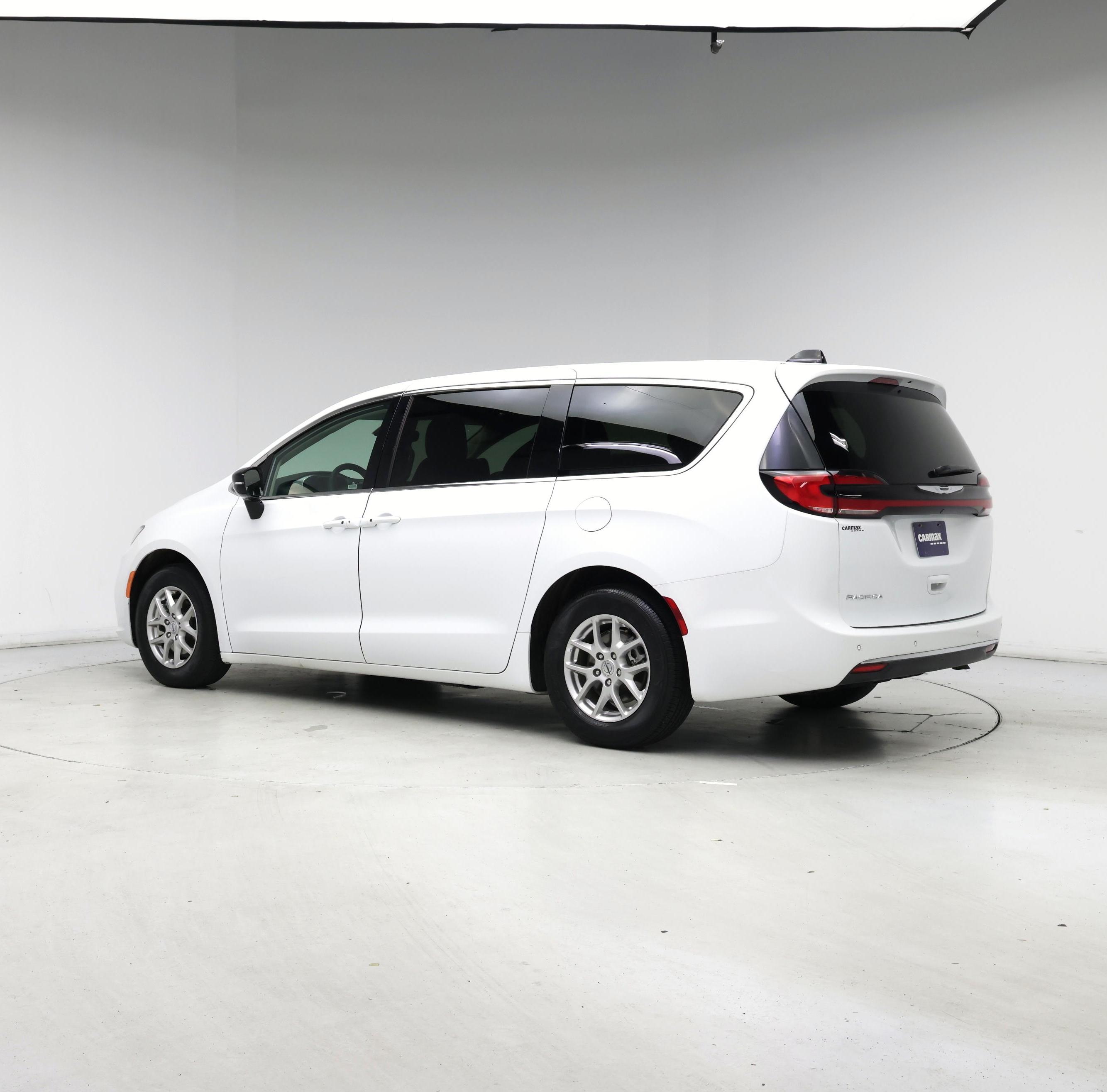 Thumbnail: 2024 Chrysler Pacifica - 2