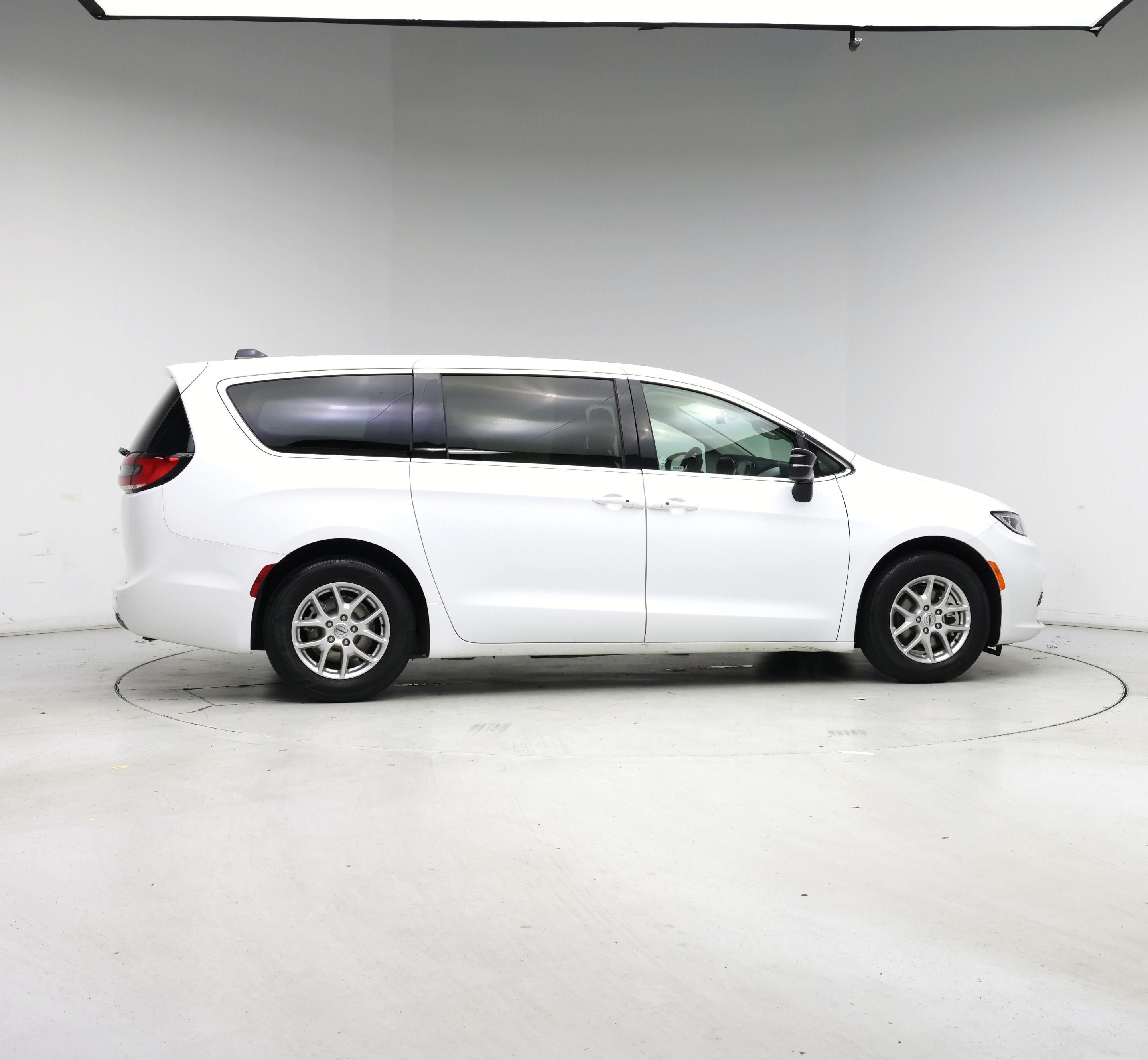 Thumbnail: 2024 Chrysler Pacifica - 7