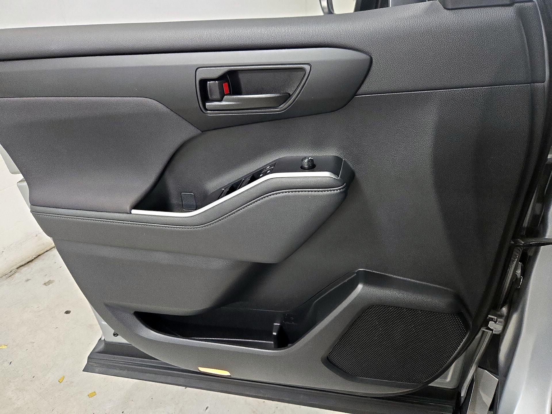 Thumbnail: 2024 Toyota Highlander - 12