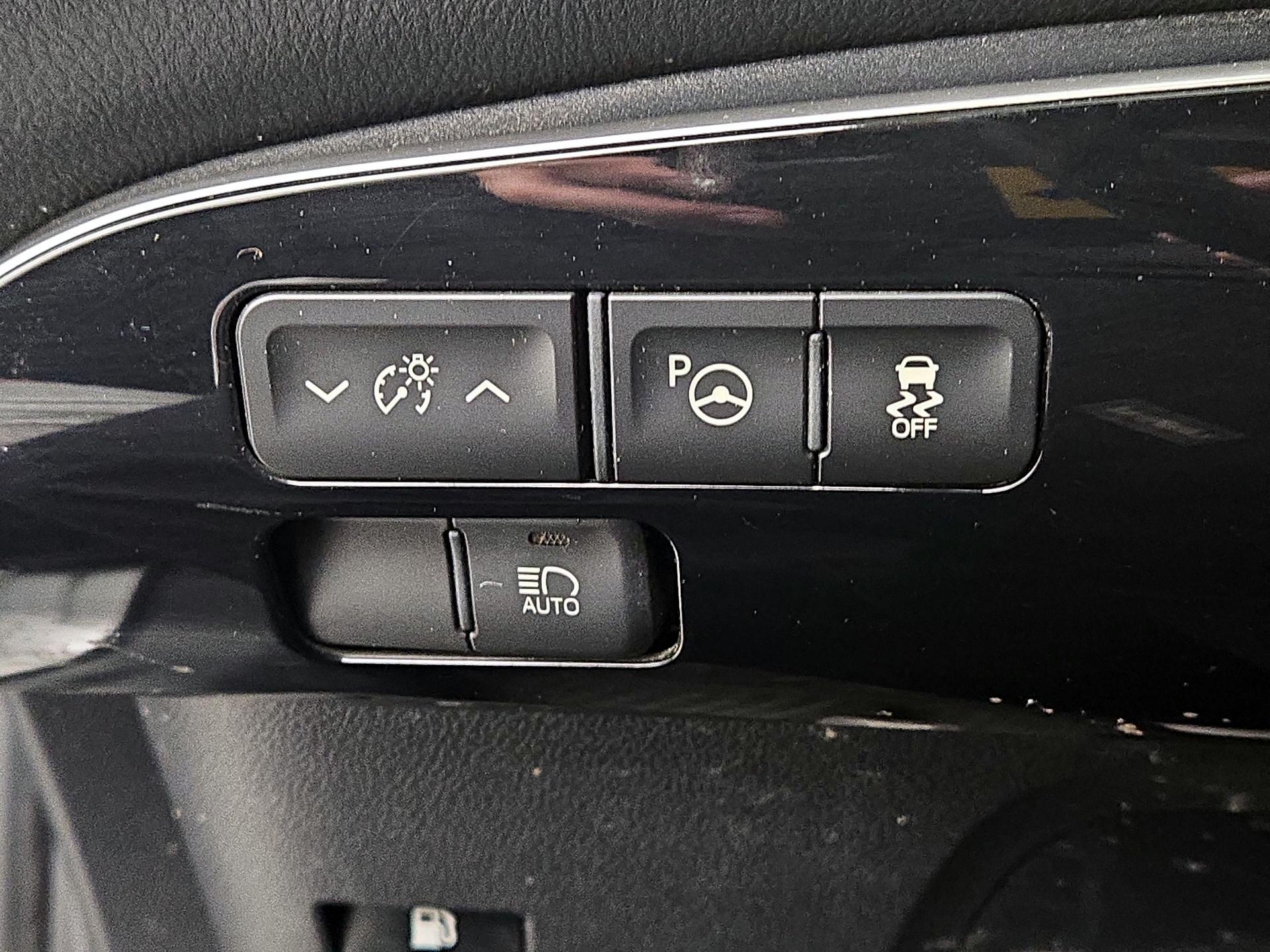 Thumbnail: 2017 Toyota Prius - 13