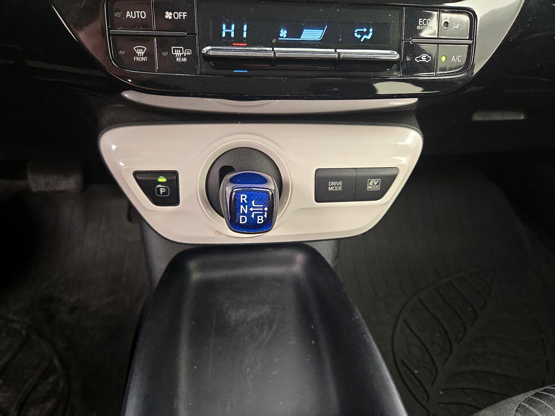 Thumbnail: 2017 Toyota Prius - 17