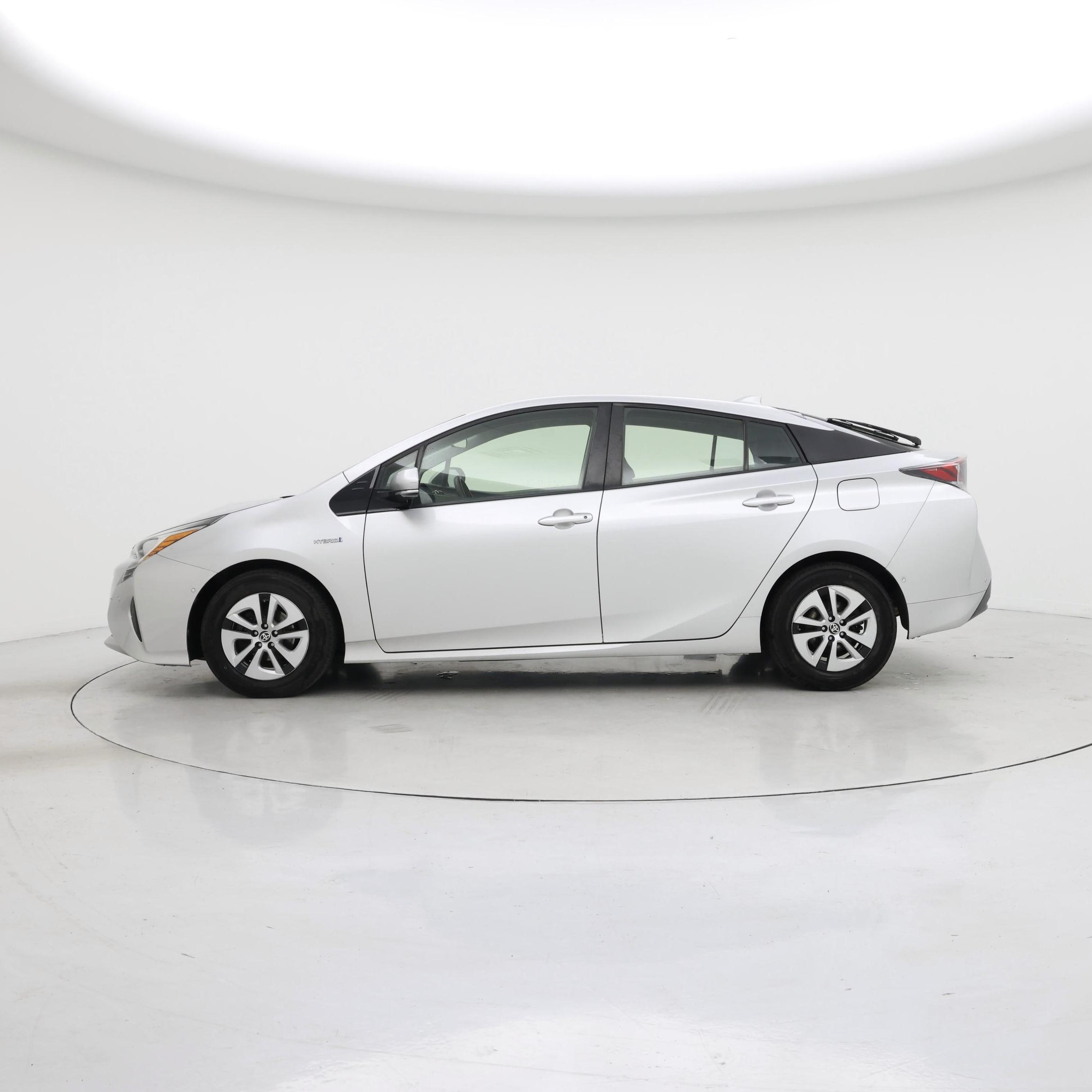 Thumbnail: 2017 Toyota Prius - 3