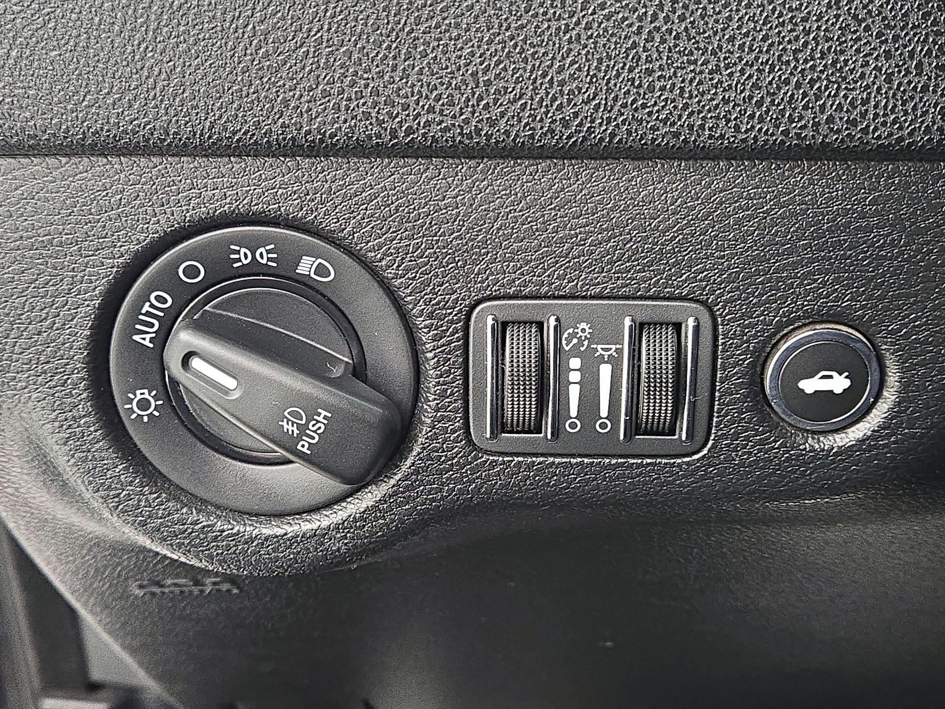 Thumbnail: 2019 Dodge Charger - 13