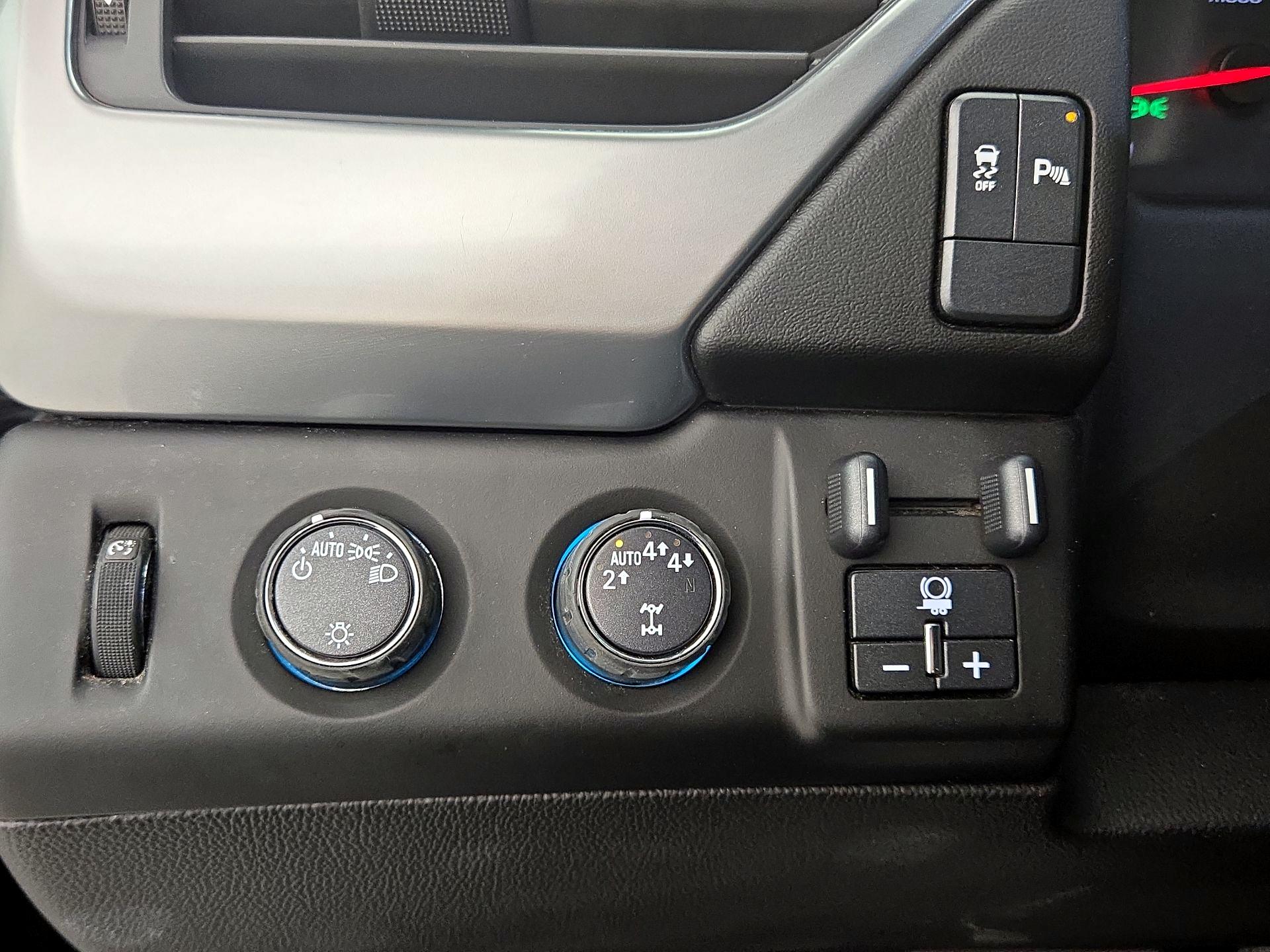 Thumbnail: 2020 Chevrolet Tahoe - 13