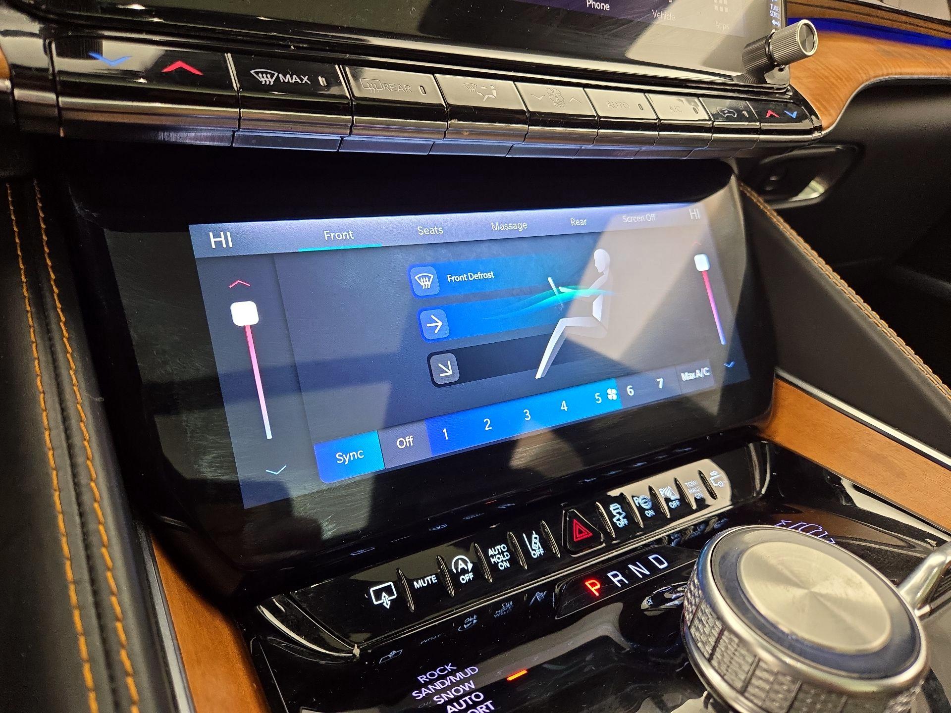 Thumbnail: 2023 Jeep Grand Wagoneer L - 17