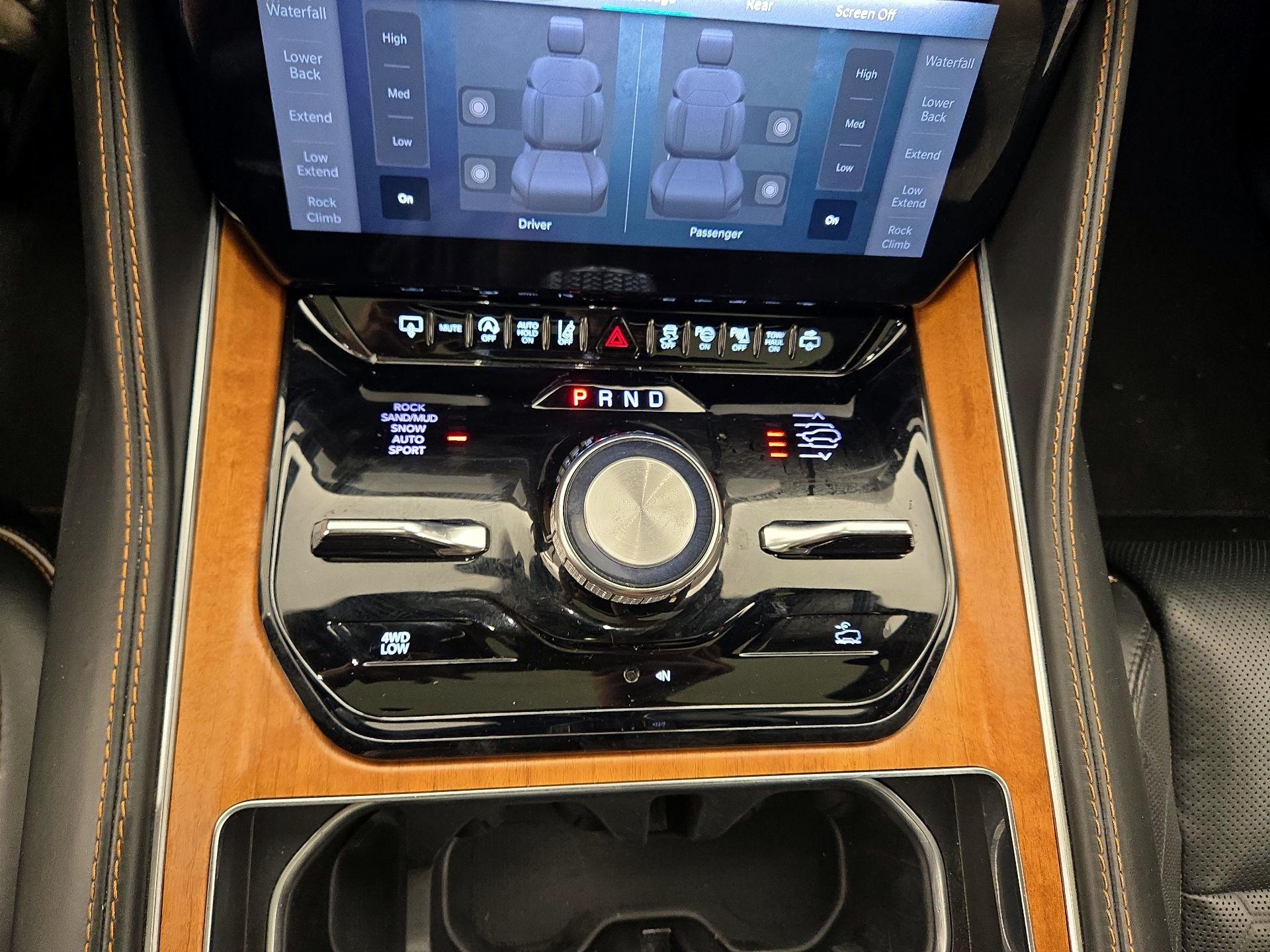 Thumbnail: 2023 Jeep Grand Wagoneer L - 18