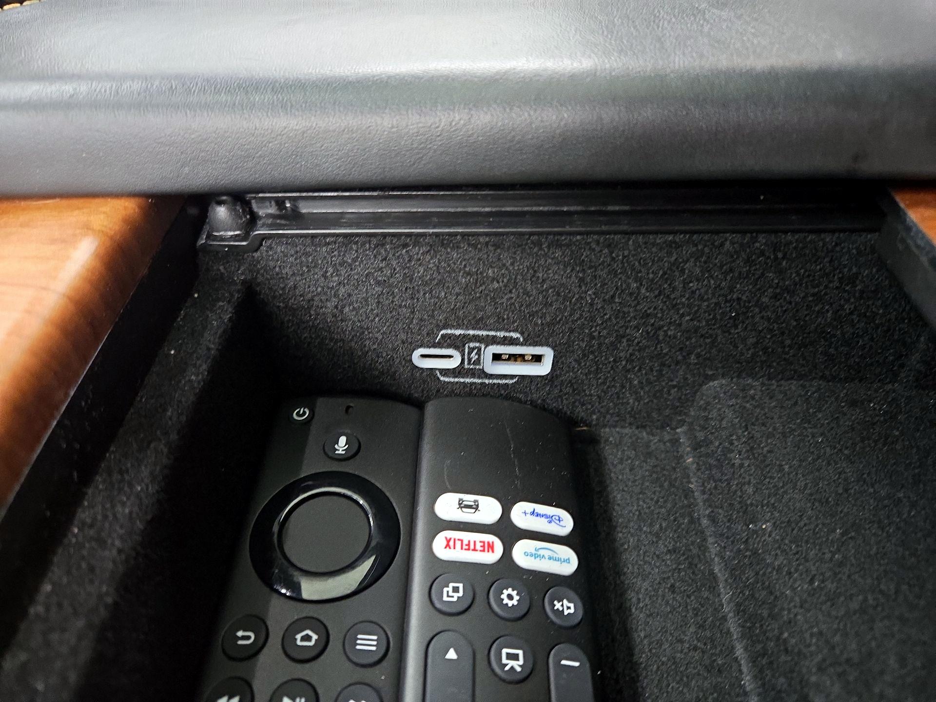 Thumbnail: 2023 Jeep Grand Wagoneer L - 19