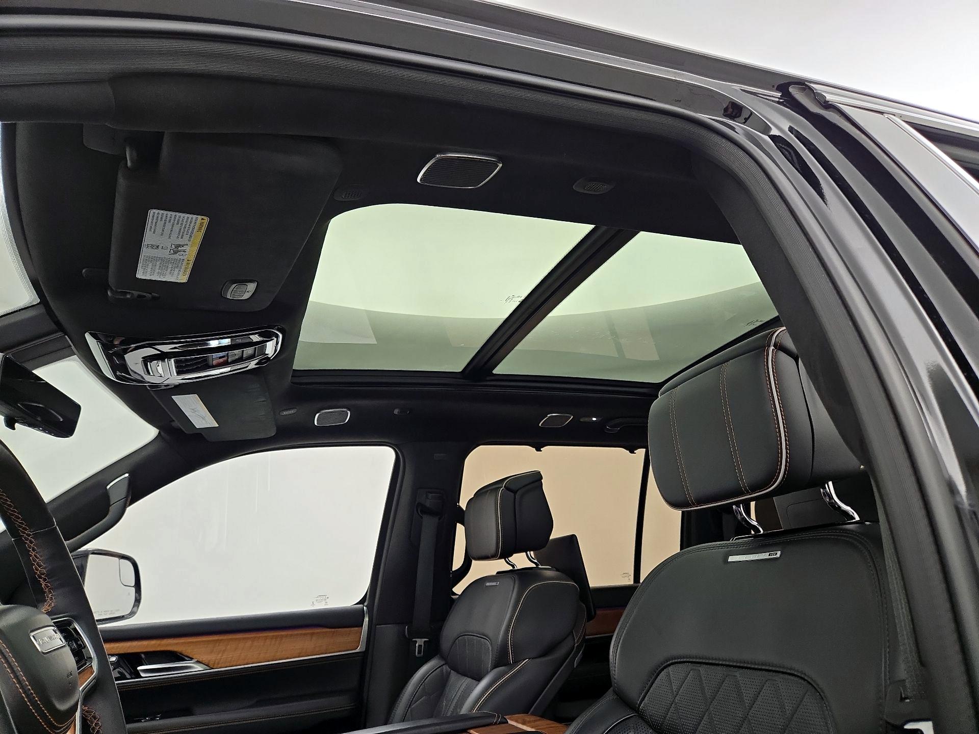 Thumbnail: 2023 Jeep Grand Wagoneer L - 20