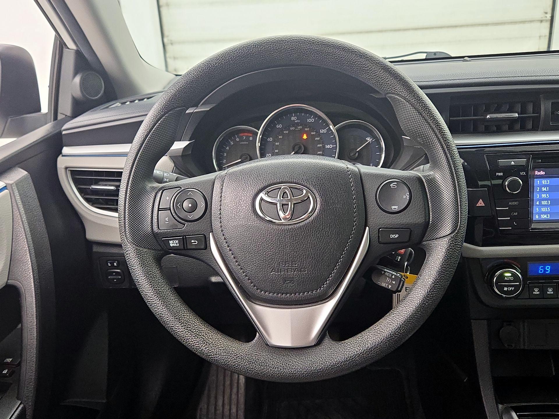 Thumbnail: 2015 Toyota Corolla - 10